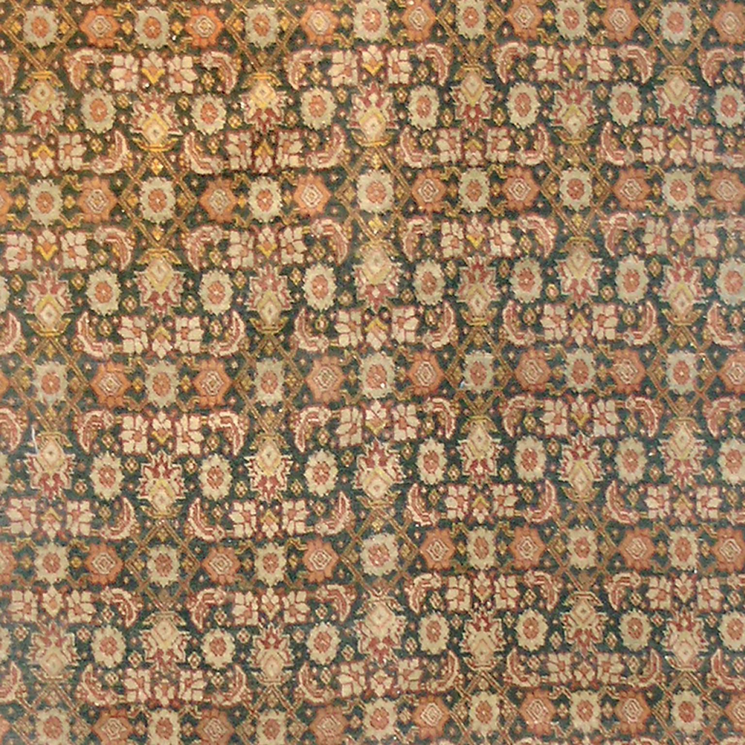 Persiano Tappeto persiano Tabriz della fine del XIX secolo in vendita
