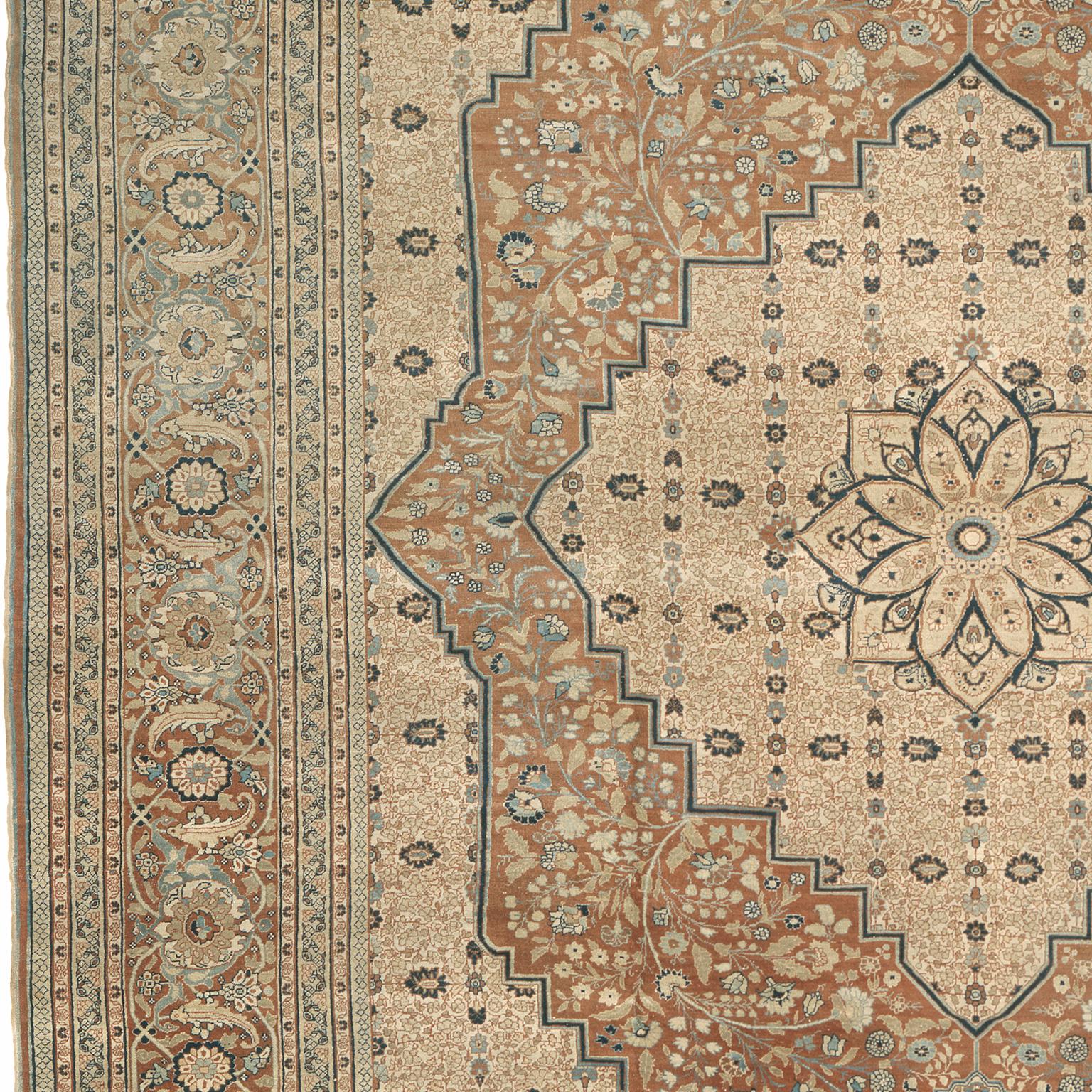 Annodato a mano Tappeto persiano Tabriz della fine del XIX secolo in vendita