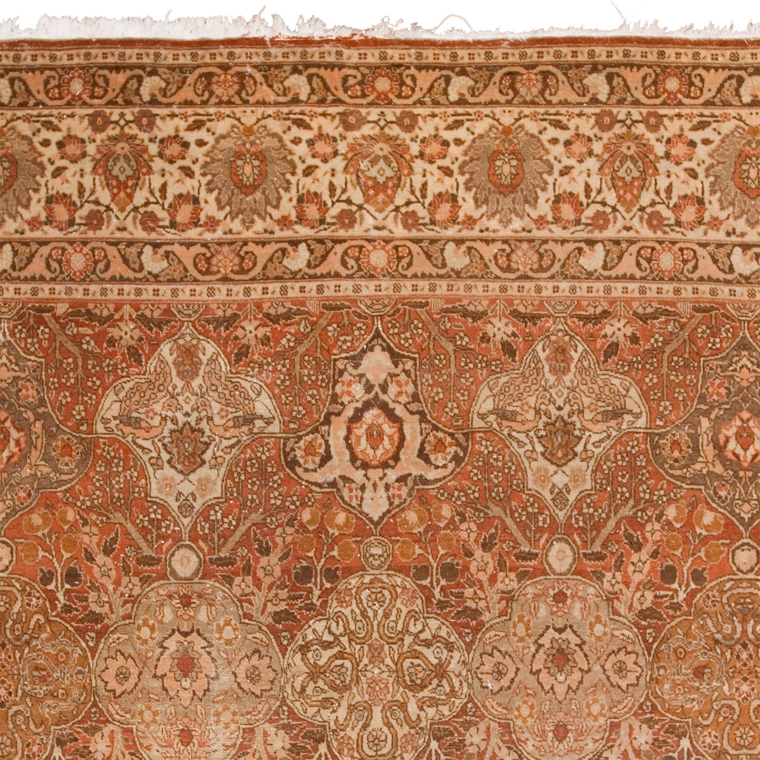 Annodato a mano Tappeto persiano Tabriz della fine del XIX secolo in vendita