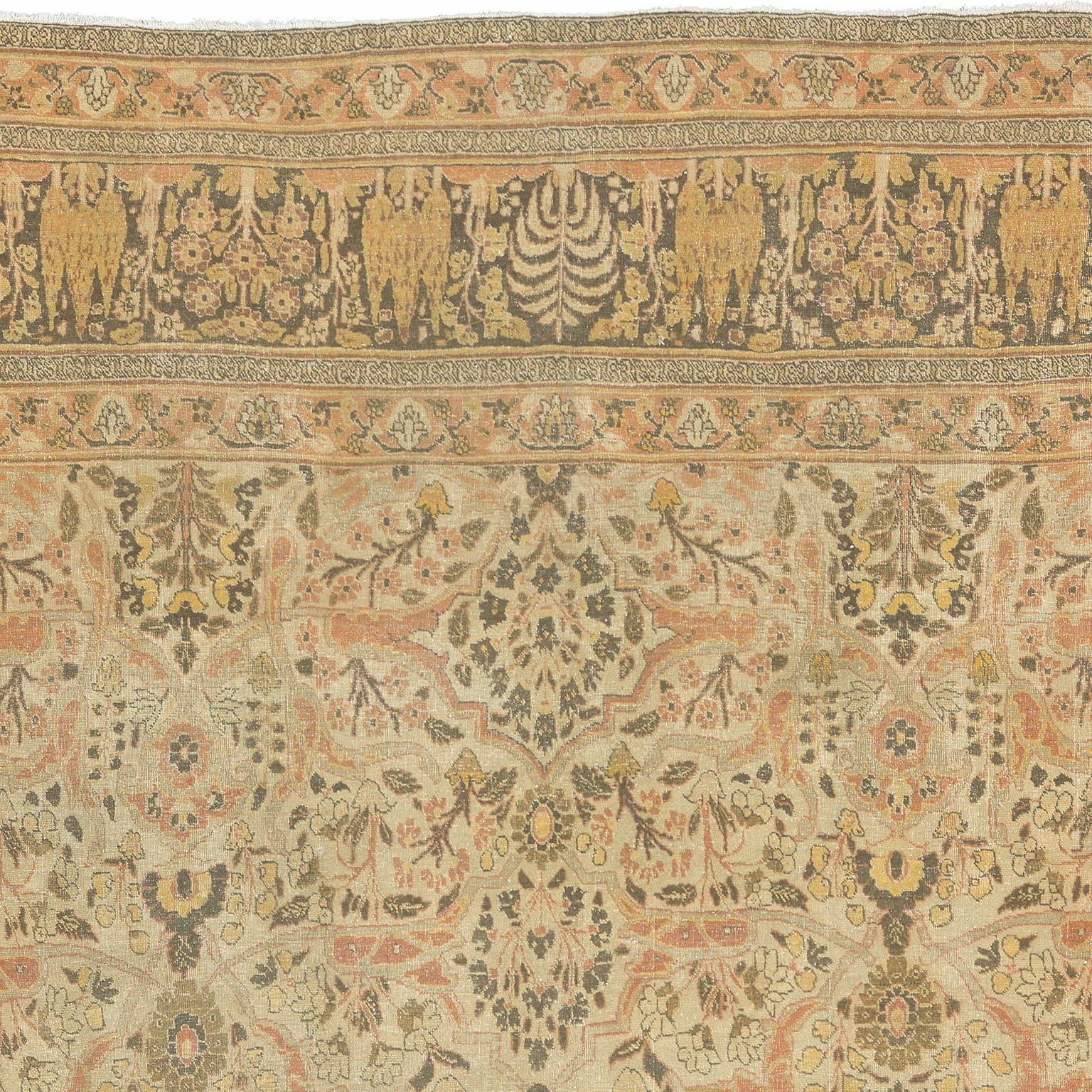 Tessuto a mano Late 19th Century Persian Tabriz Rug in vendita