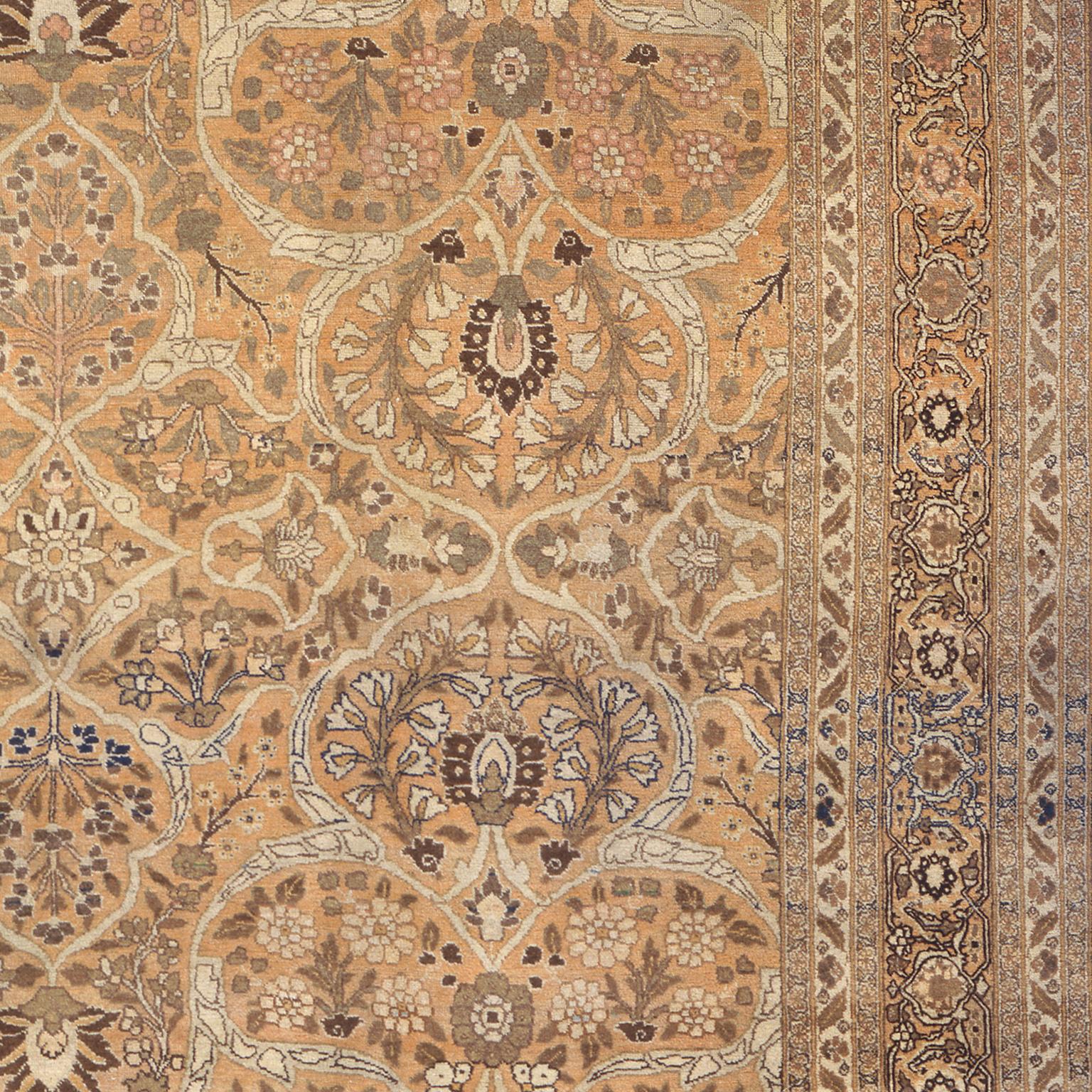 Tessuto a mano Late 19th Century Persian Tabriz Rug in vendita