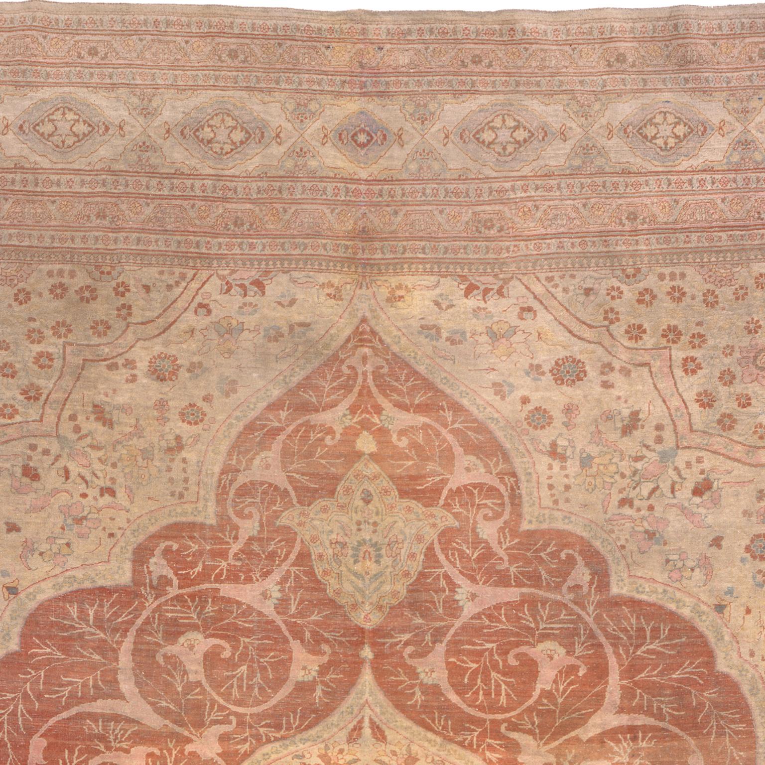 Late 19th Century Persian Tabriz Rug In Good Condition For Sale In New York, NY