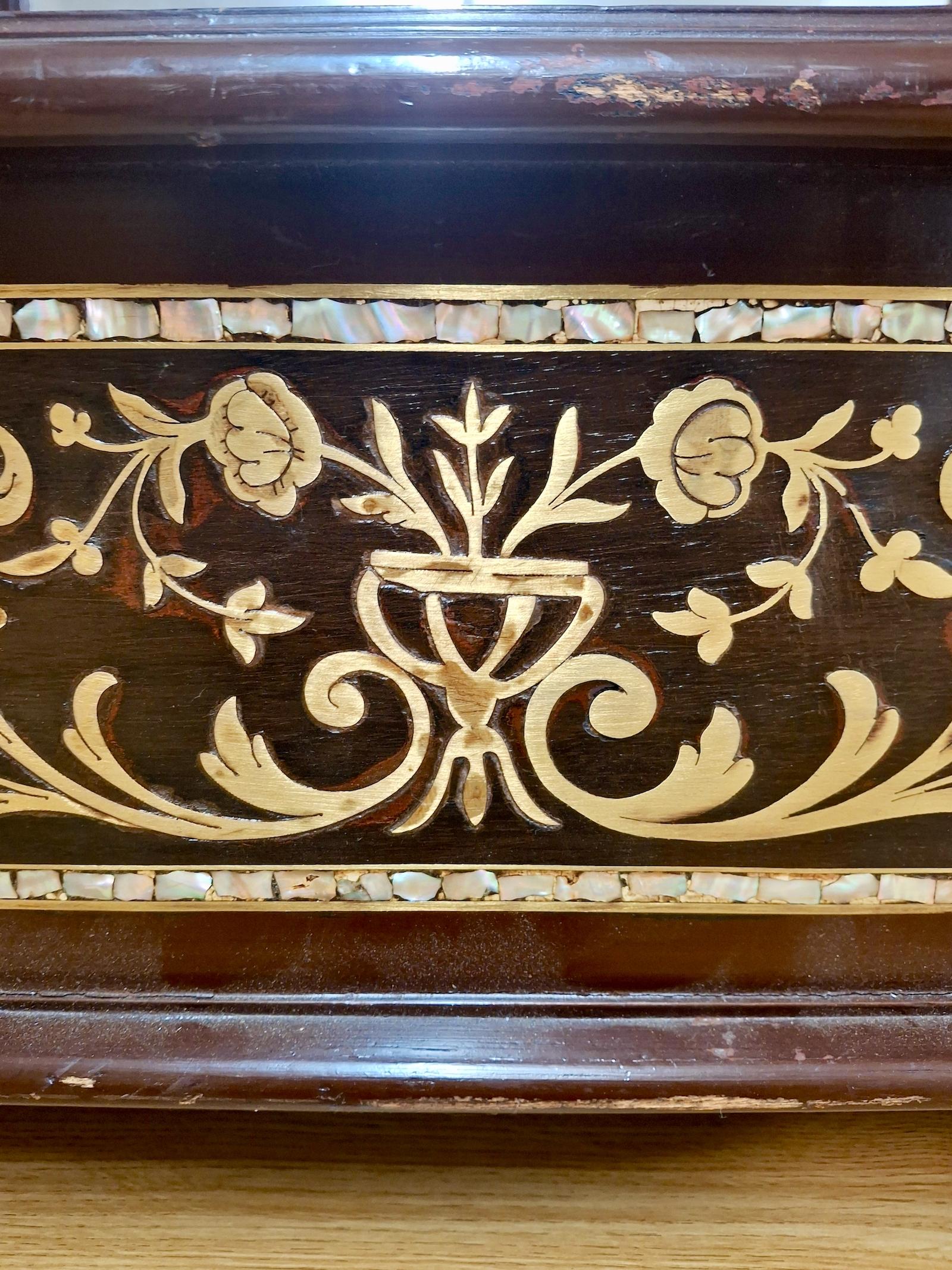 Incrusté Miroir sur pilotis de la fin du 19e siècle avec base de jardinière en vente