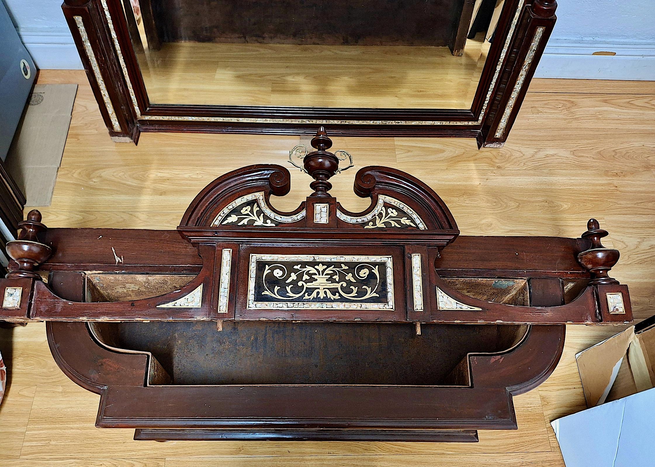 XIXe siècle Miroir sur pilotis de la fin du 19e siècle avec base de jardinière en vente