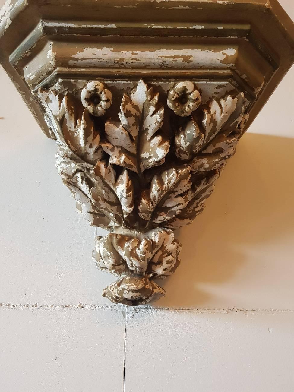 Late 19th century large model plaster wall bracket or console decorated with acanthus leaves and a flower bud at the end.

The measurements are,
Depth 36.5 cm/ 14.3 inch.
Width 44 cm/ 17.3 inch.
Height 40 cm/ 15.7 inch.
 