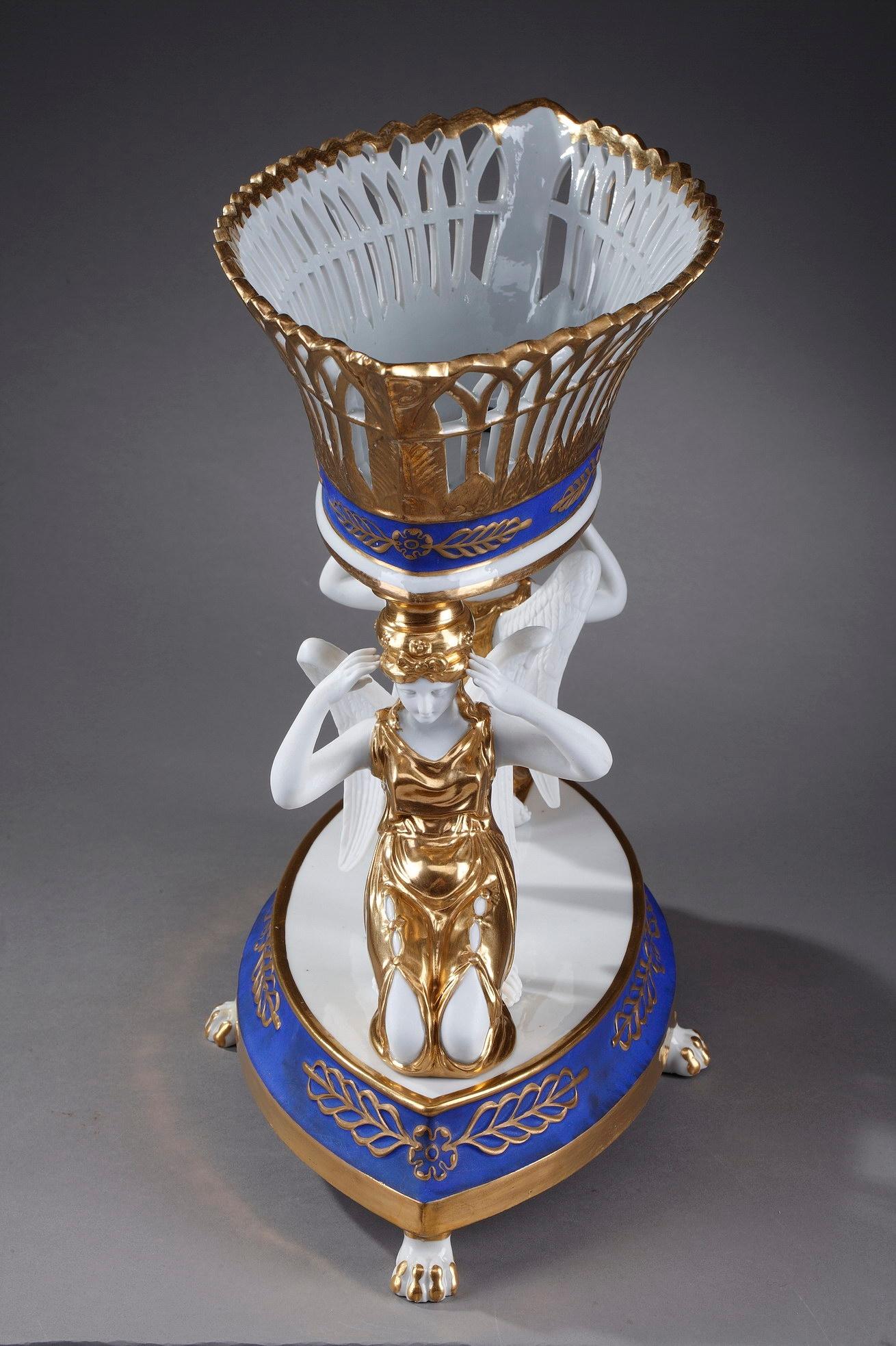 Late 19th Century Porcelain Centerpiece in Dagoty Style In Good Condition In Paris, FR