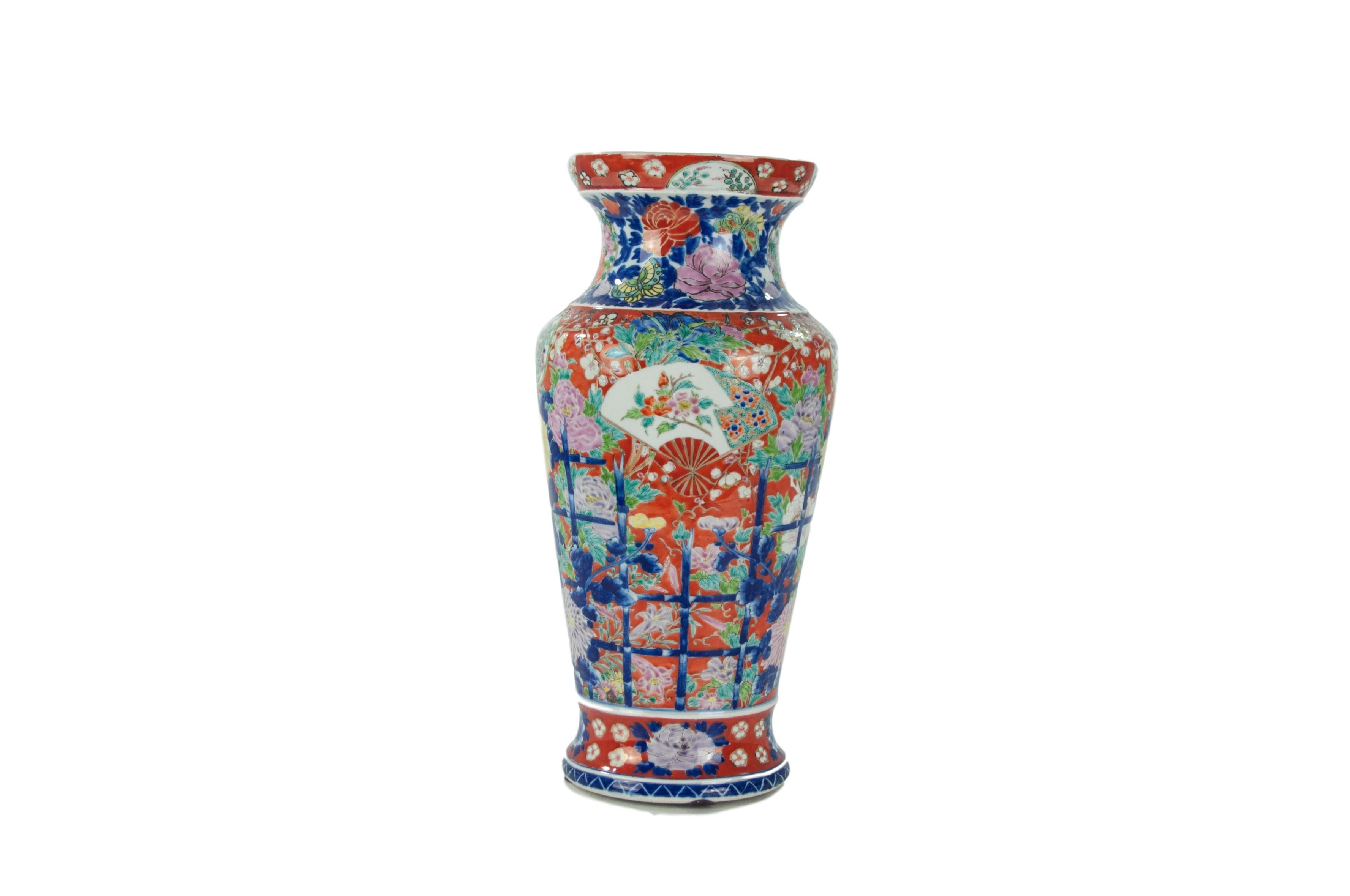 Japanese Late 19th Century Porcelain Chinese Imari Famille Rose Vase For Sale