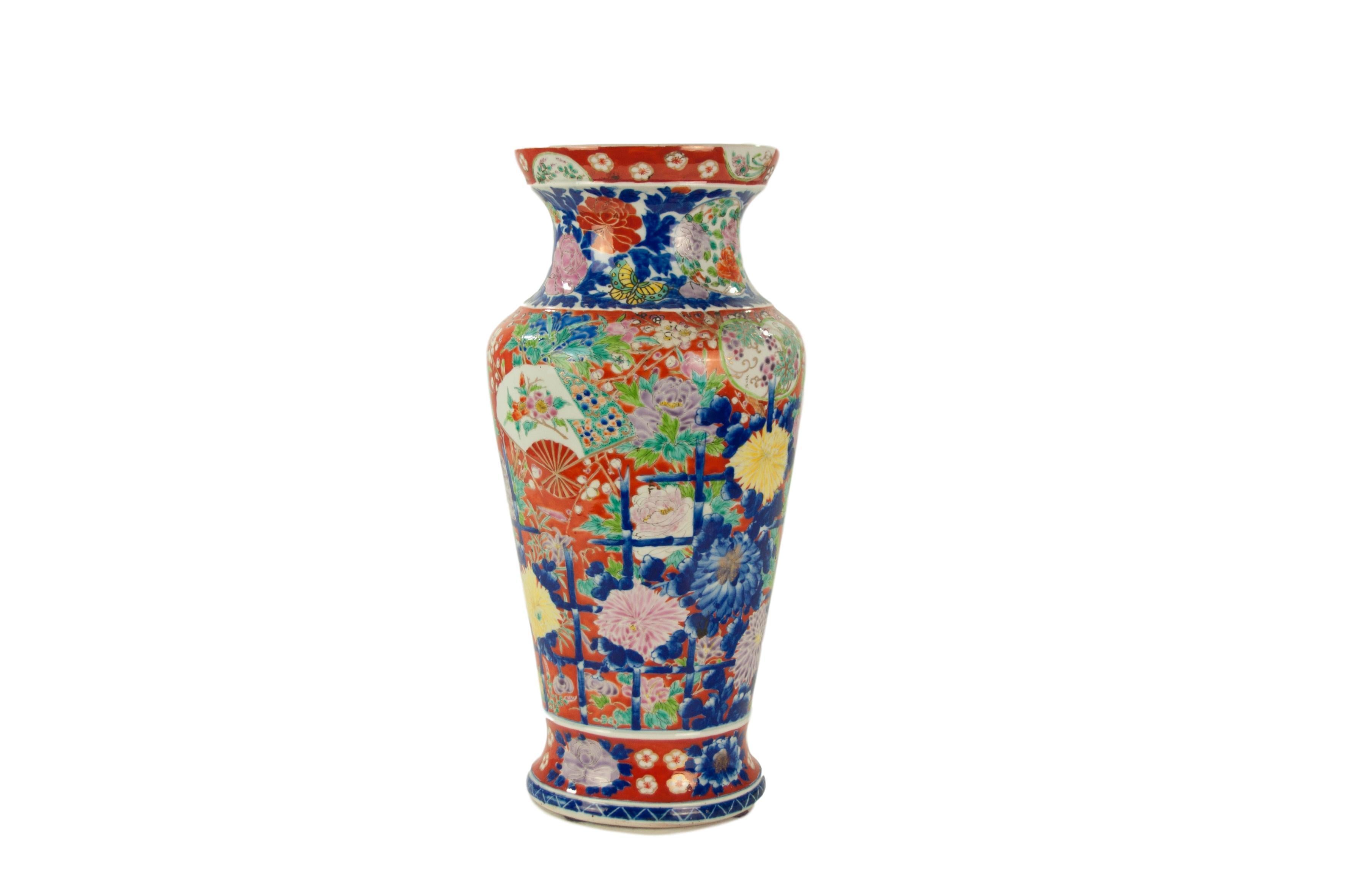 Late 19th Century Porcelain Chinese Imari Famille Rose Vase In Good Condition For Sale In Banner Elk, NC