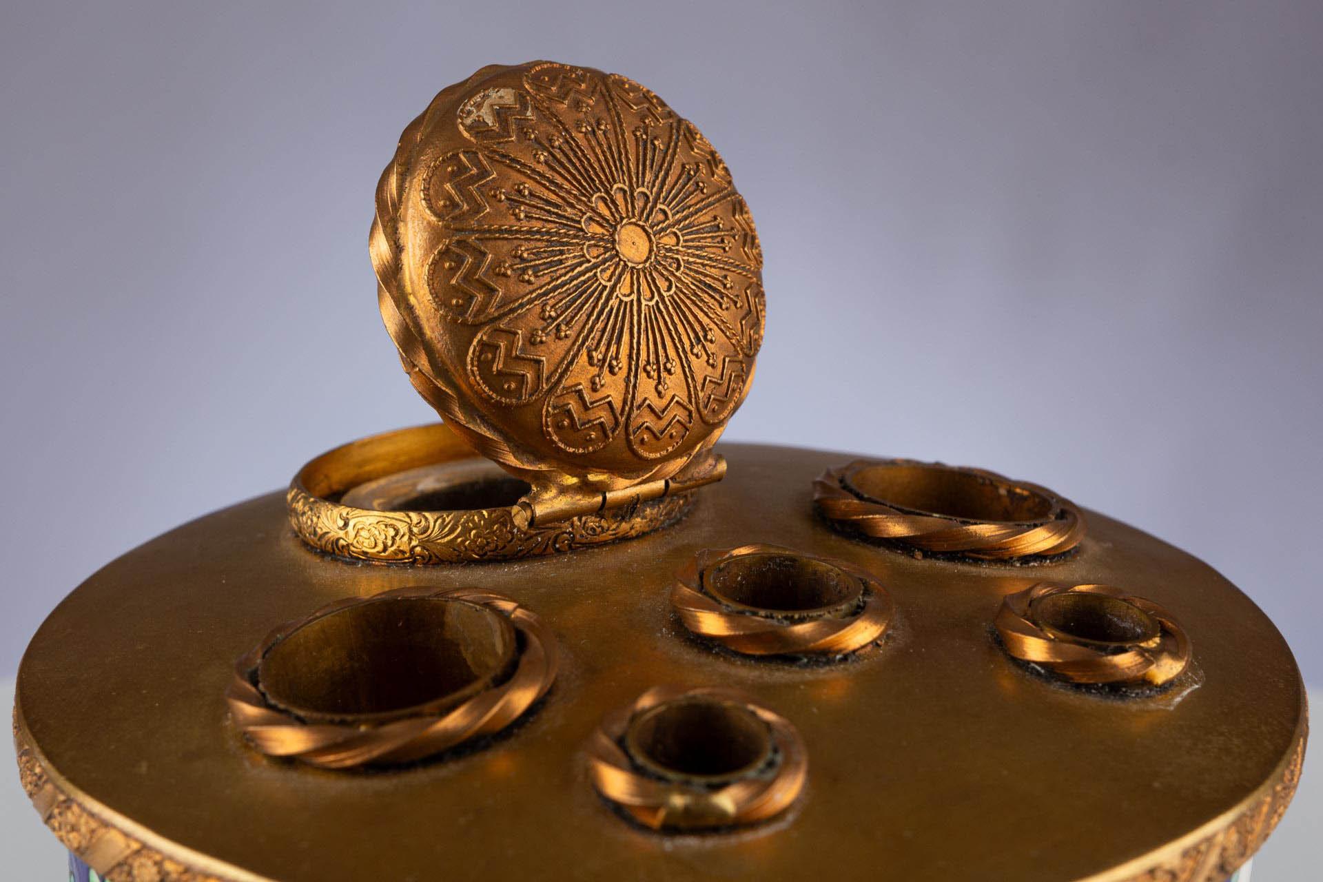 Late 19th Century Porcelain Inkwell With Gilt Bronze Mount For Sale 7