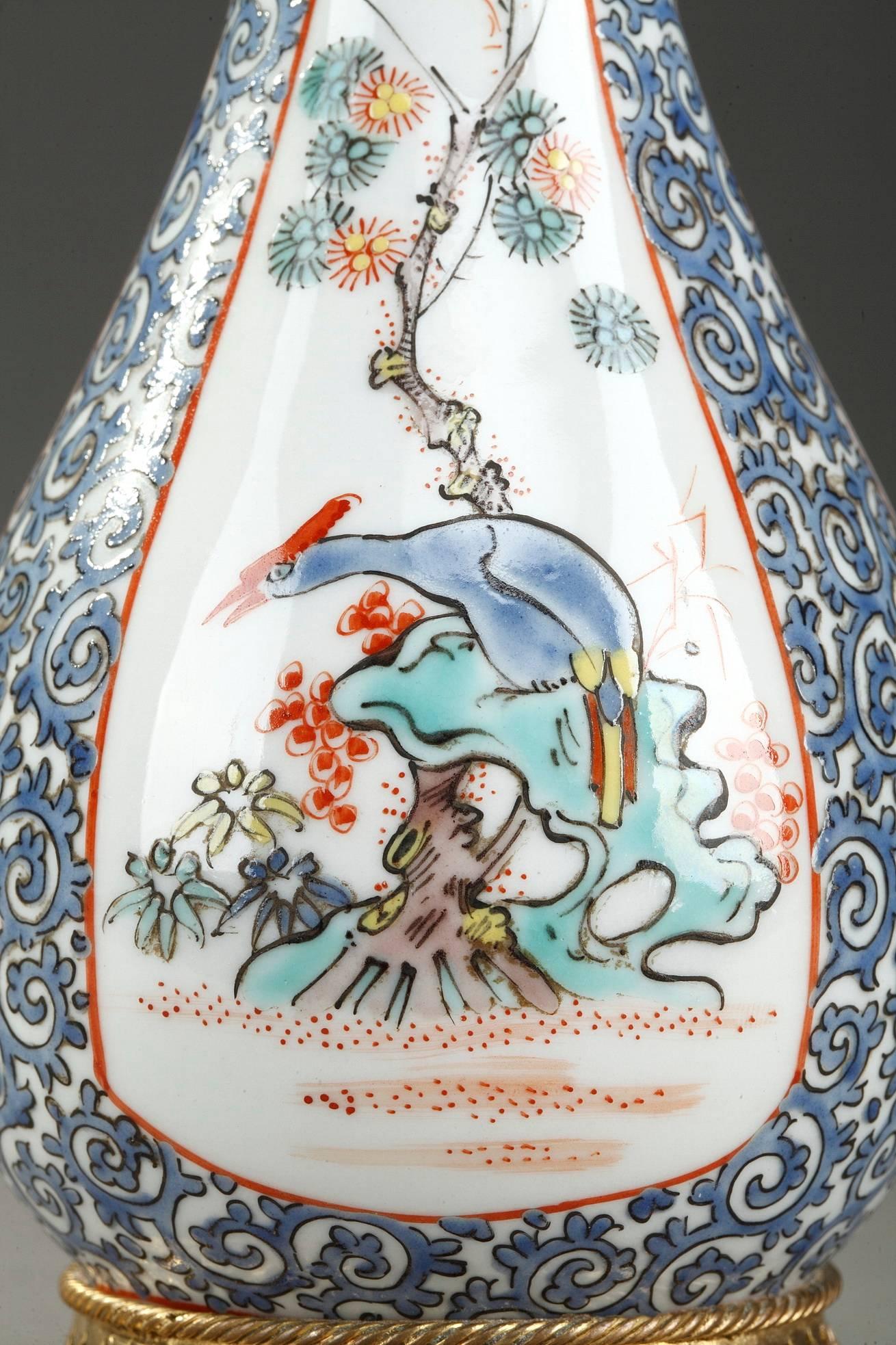 Late 19th century perfume bottle and opium flacon crafted of porcelain and multicolored enamels, with gilt and chiseled bronze pierced mounts. It displays a beautiful decor in Chinese style composed of birds and branches on foliated rinceau