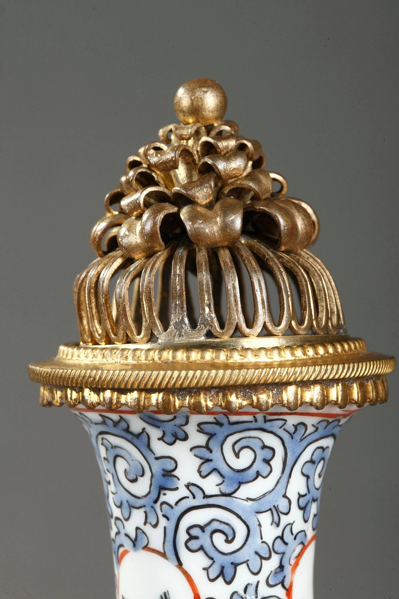 Late 19th Century Porcelain Perfume Bottle by Samson, Paris For Sale 2
