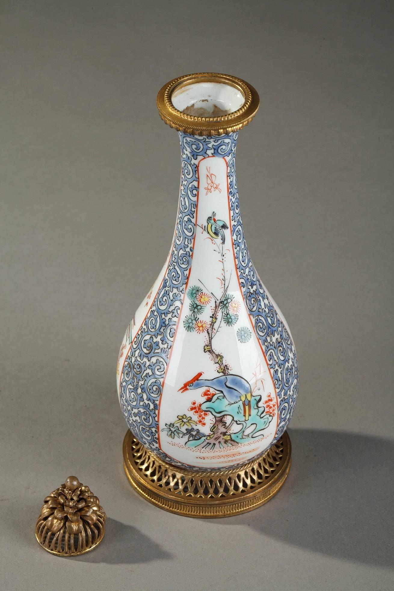 Late 19th Century Porcelain Perfume Bottle by Samson, Paris For Sale 3