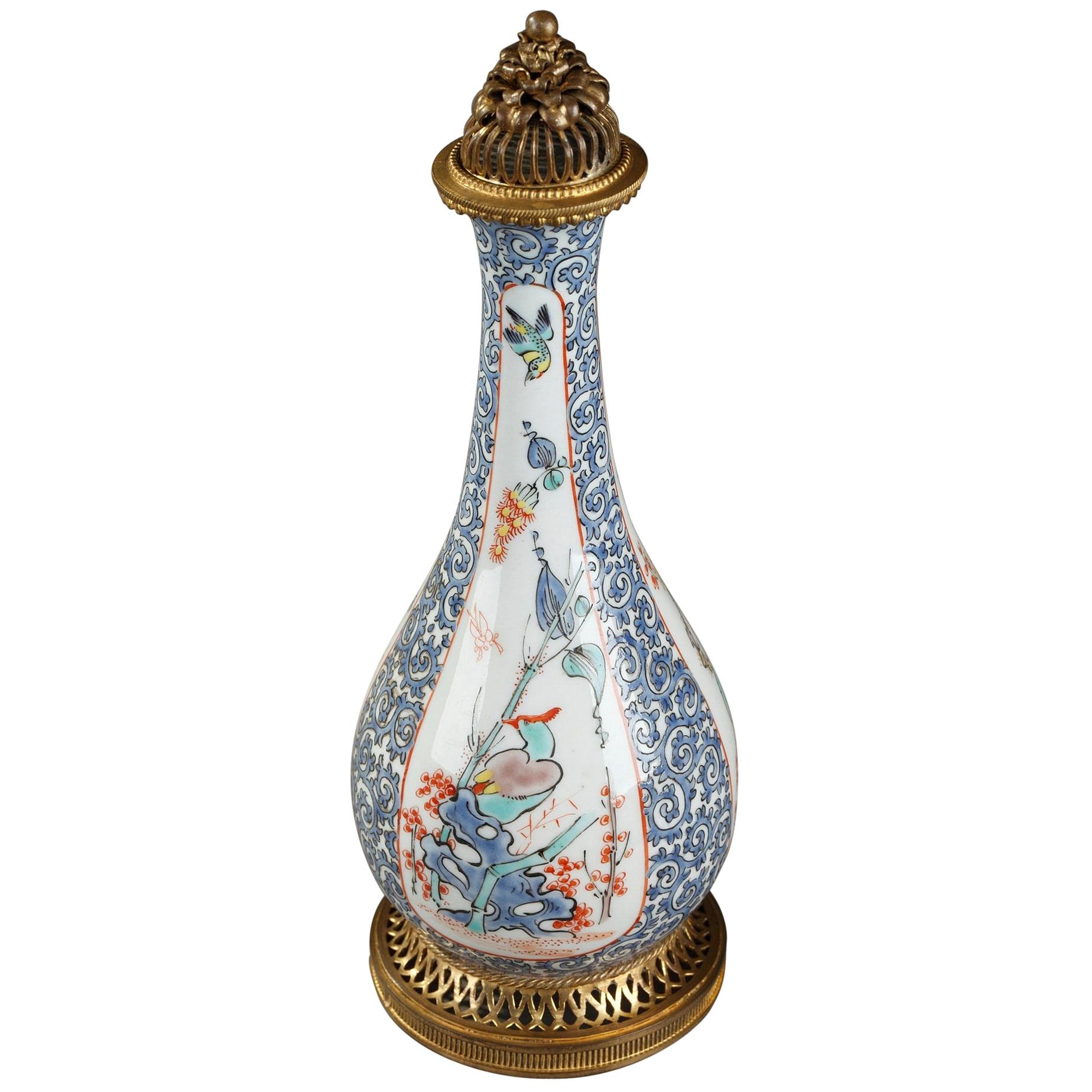 Bouteille à parfum en porcelaine de la fin du XIXe siècle par Samson, Paris