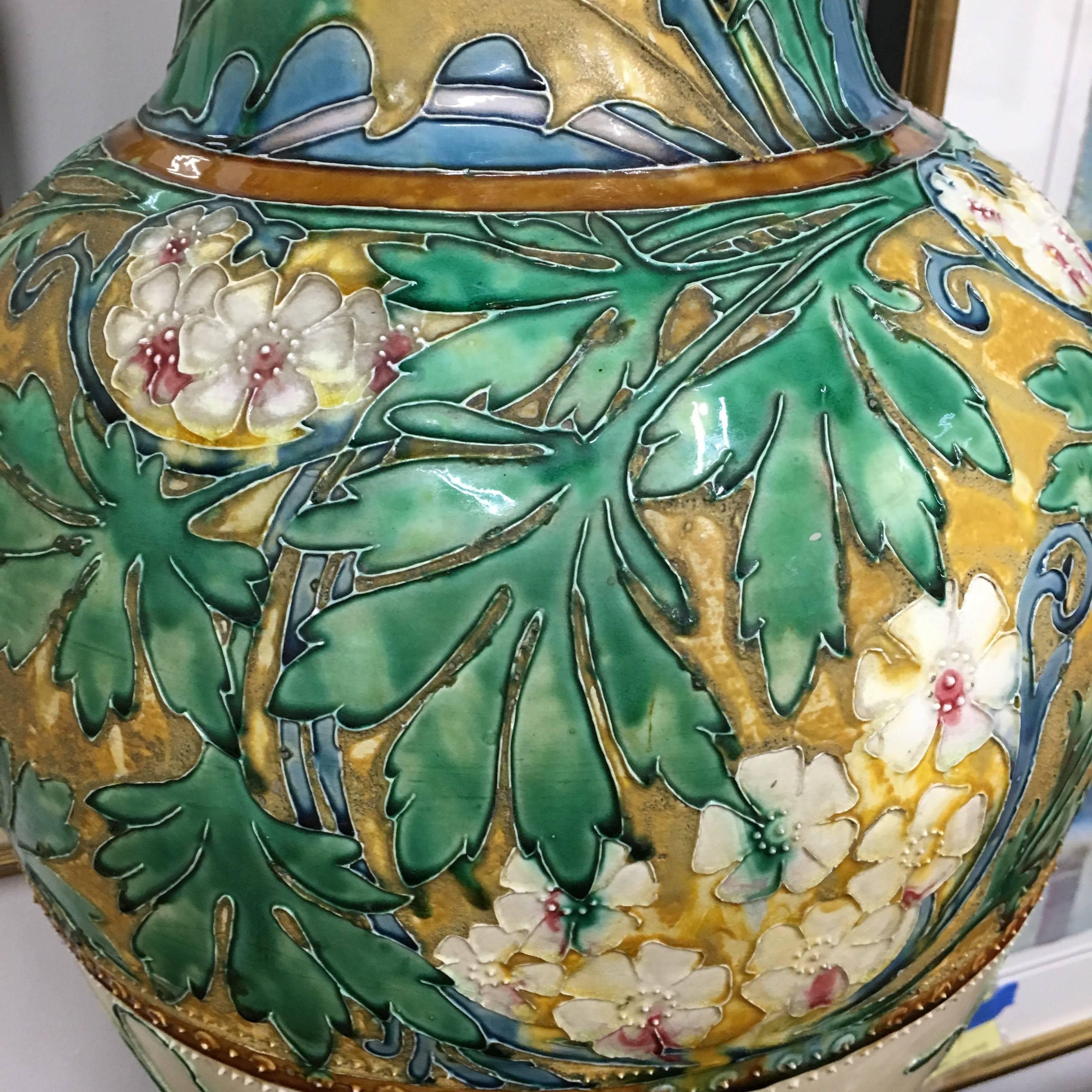 Late 19th Century Portuguese Palissy Ware Covered Vase in the Art Nouveau Style In Good Condition For Sale In Farmers Branch, TX