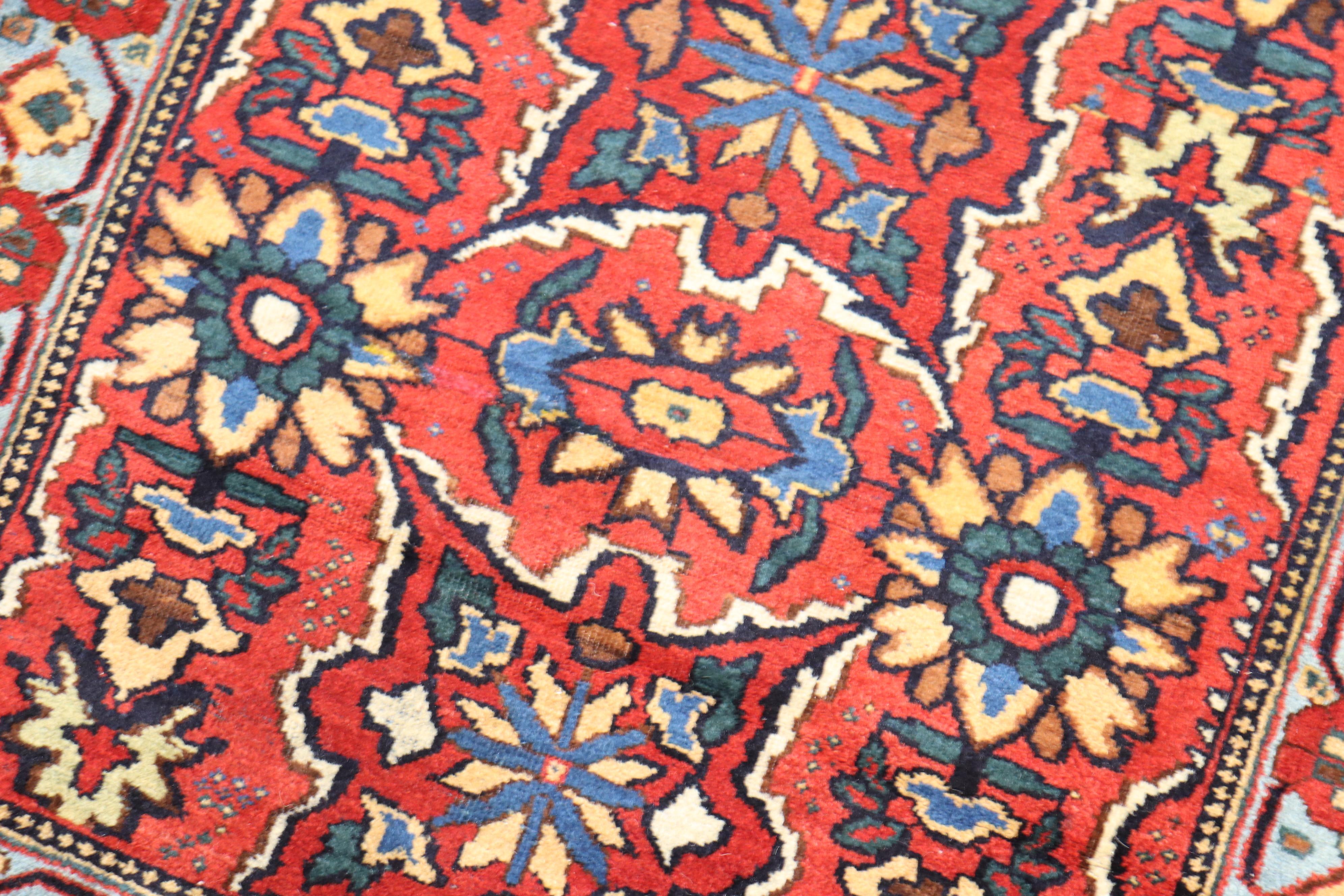 Late 19th Century Qashqai Rug In Good Condition For Sale In New York, NY