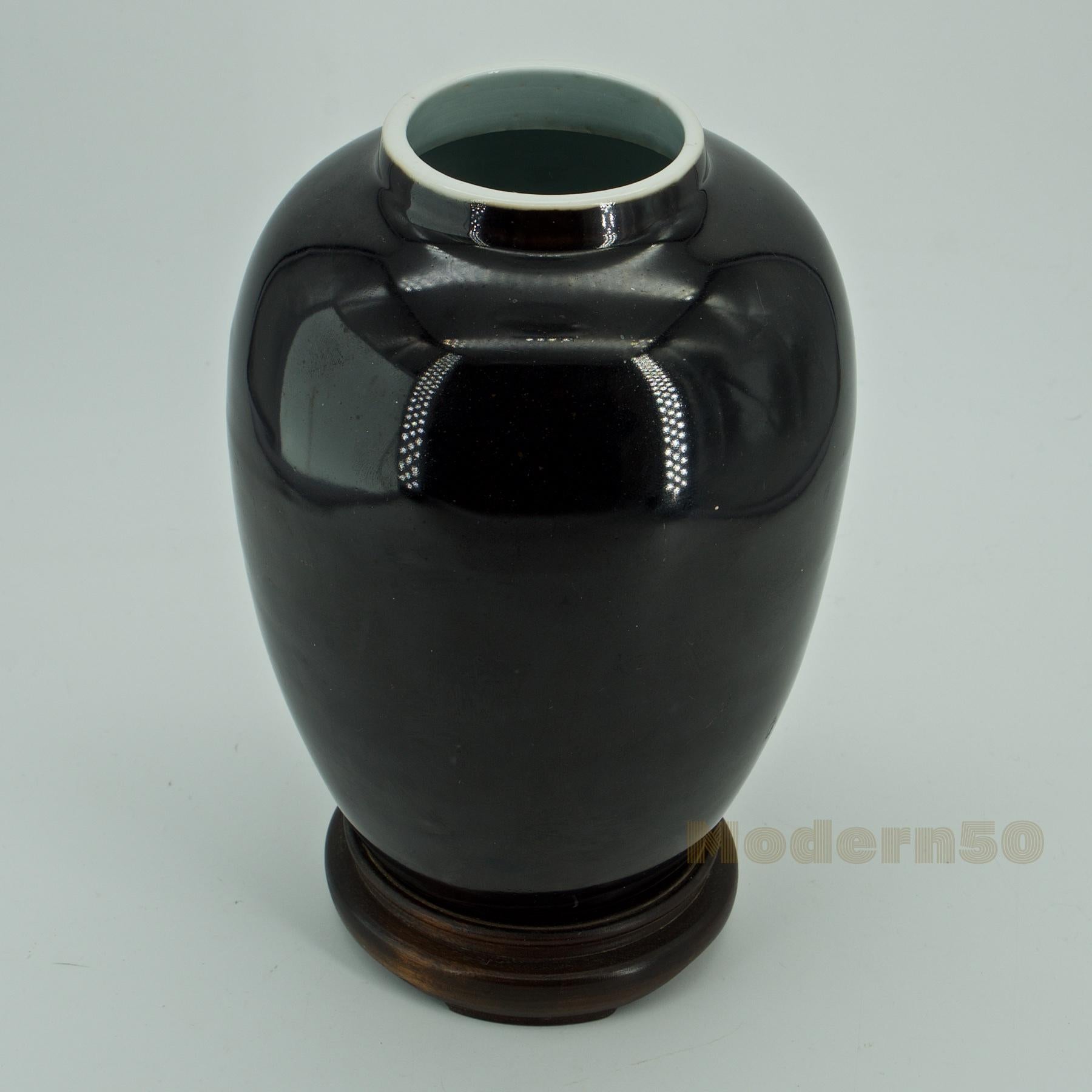 Chinese Export Late 19th Century Qing Dynasty Chinese Black Mirror Kangxi Jar Vase in Stand