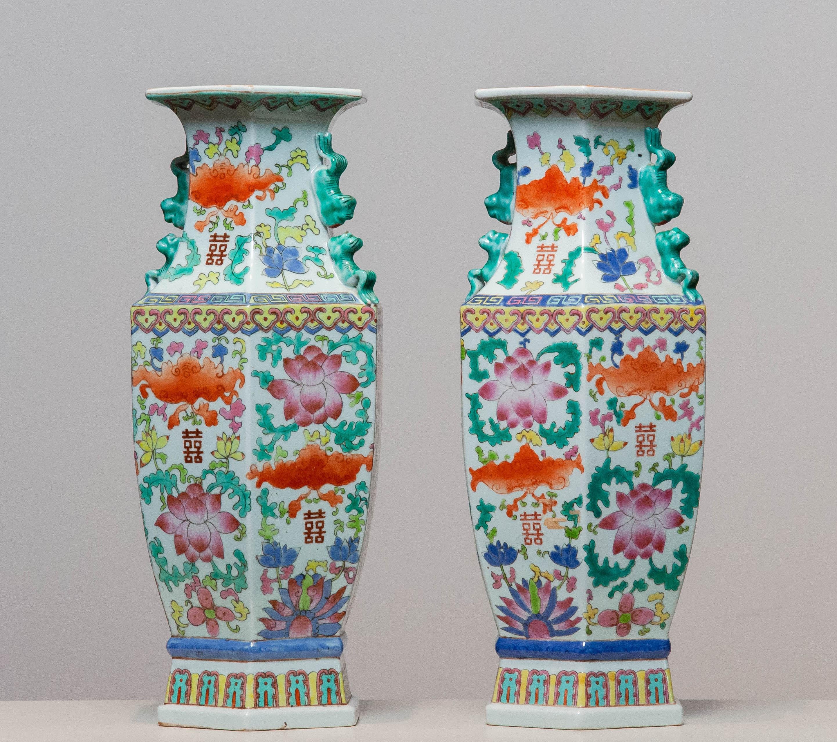 Paar chinesische Famille-Rosen-Vasen aus der Qing-Dynastie des späten 19. Jahrhunderts (Chinesischer Export) im Angebot