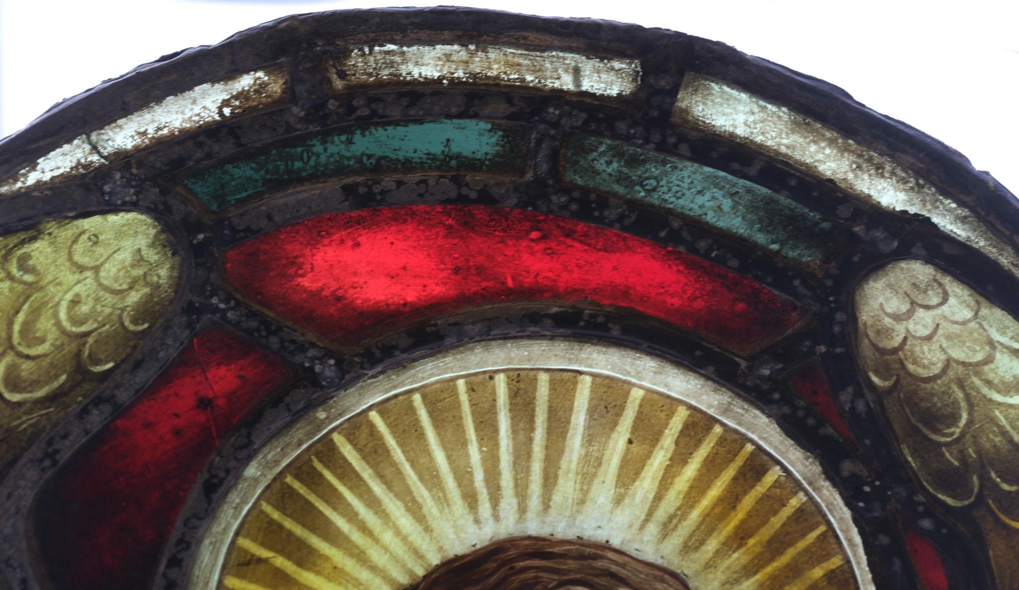 Late 19th Century Quatrefoil Stained Glass Angel With Anchor In Fair Condition For Sale In Norwich, GB