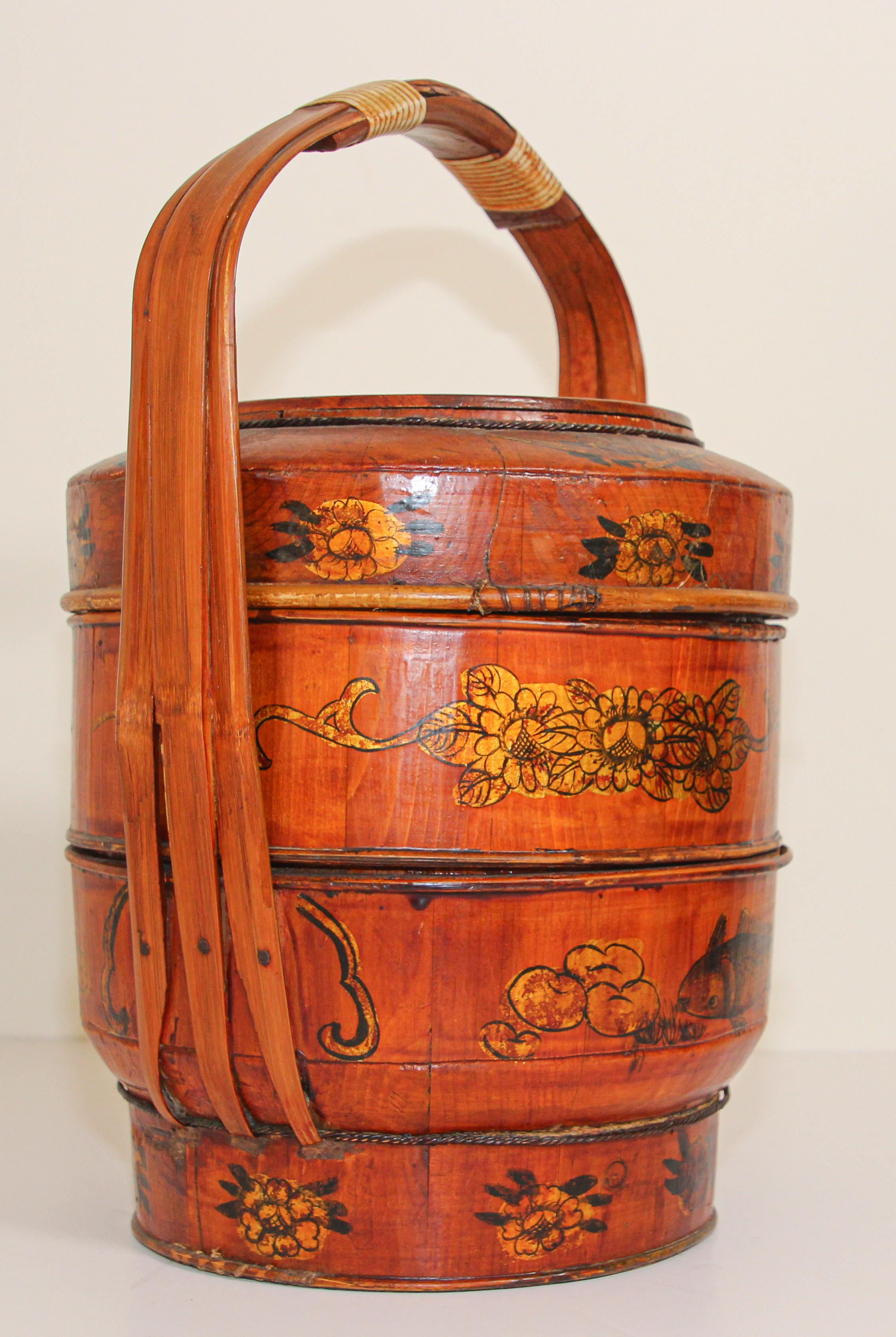 Late 19th Century Red Lacquer Chinese Picnic Basket 10