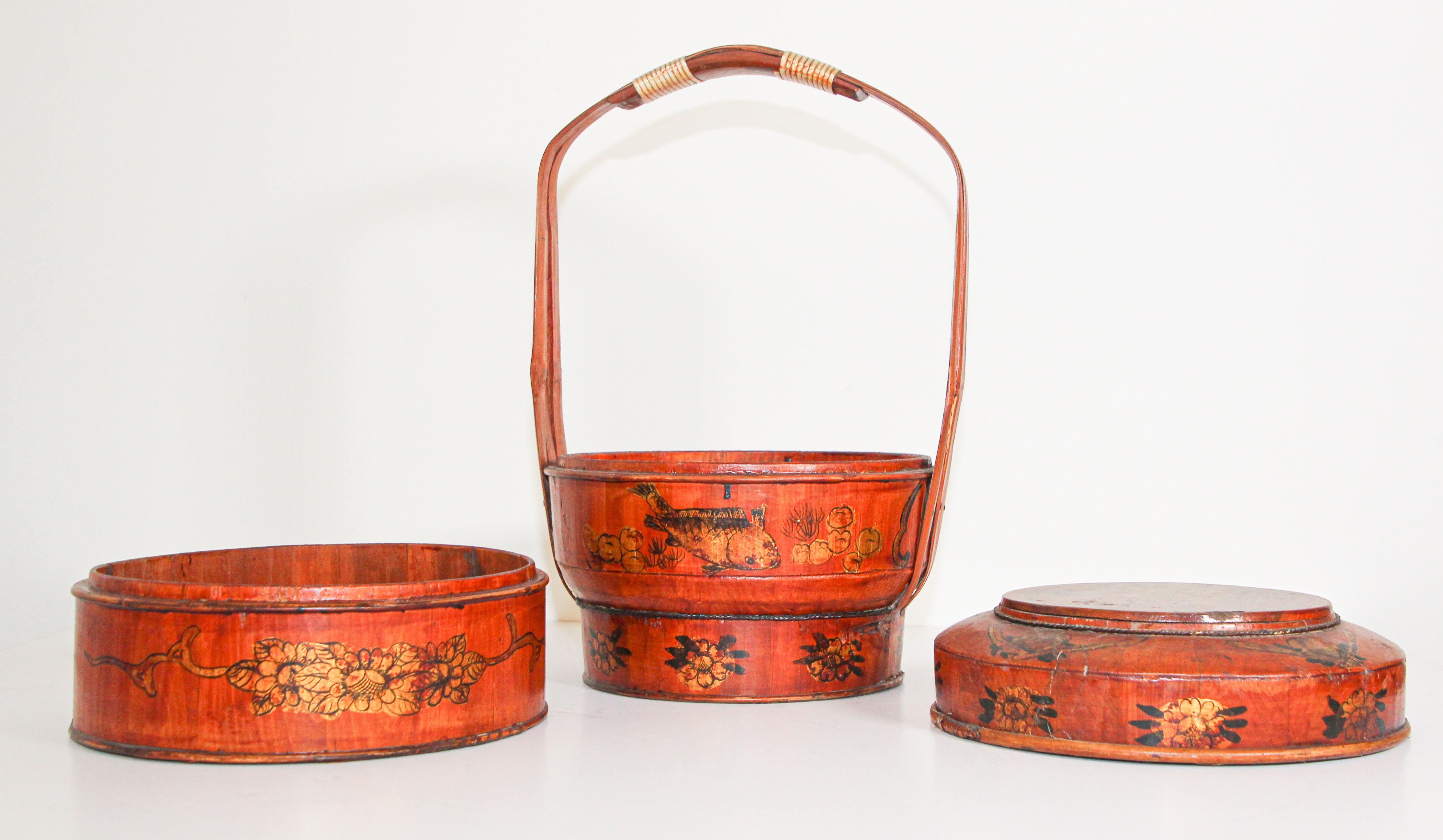 Late 19th Century Red Lacquer Chinese Picnic Basket In Good Condition In North Hollywood, CA