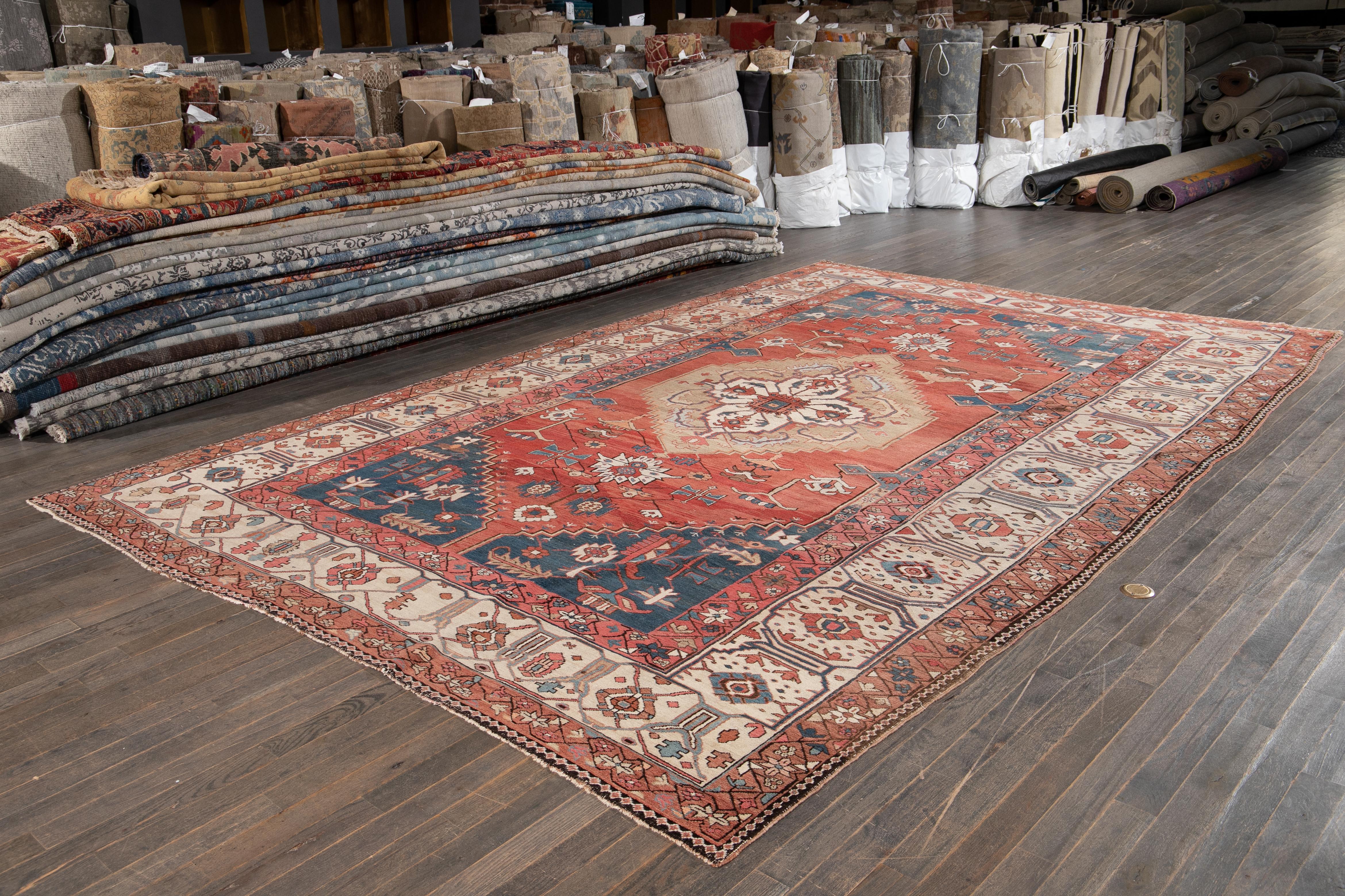 Spätes 19. Jahrhundert Rot Vintage Serapi Handgefertigter Wollteppich im Angebot 5