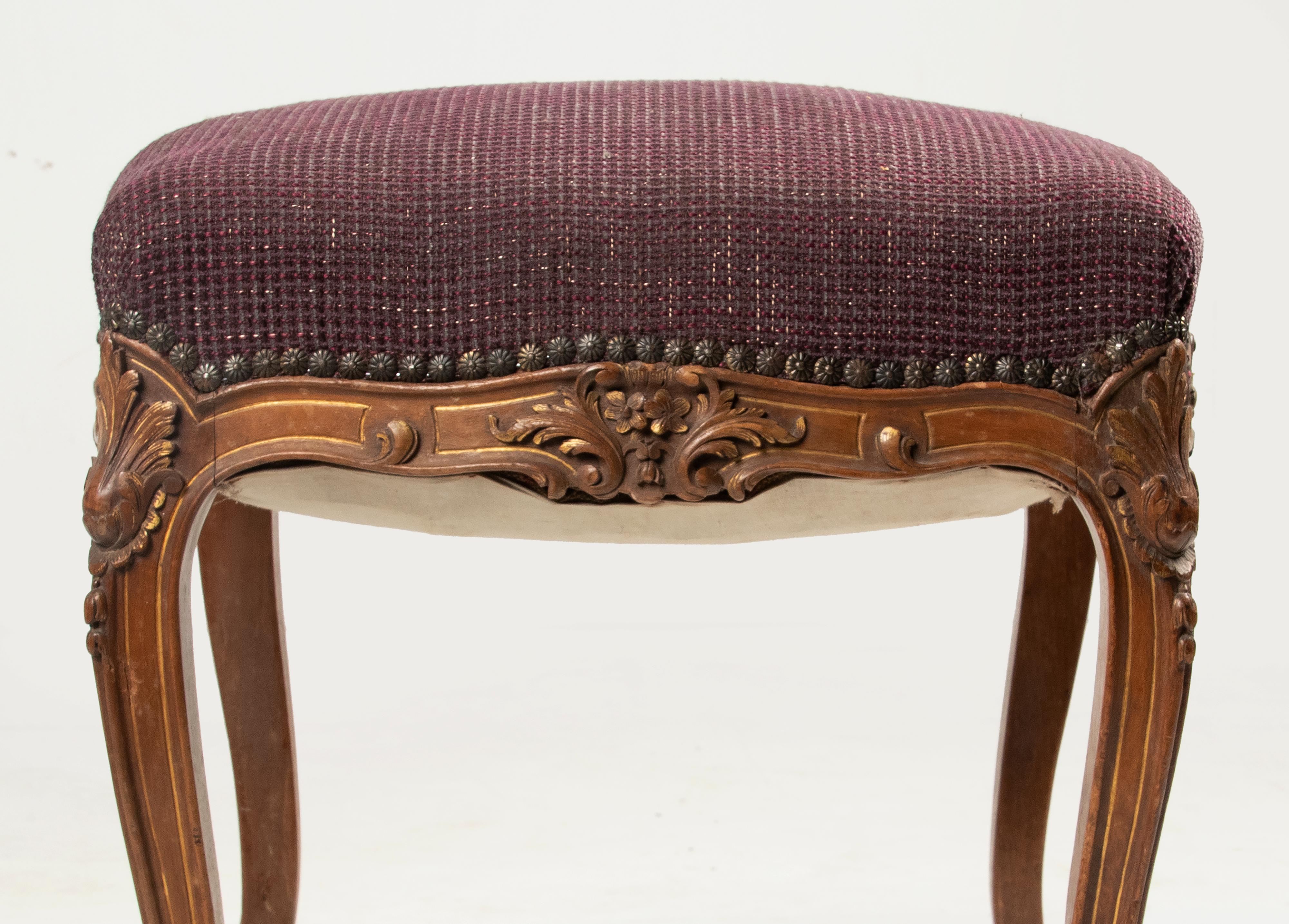 Late 19th Century Régence Style Walnut Carved Footstool In Good Condition For Sale In Casteren, Noord-Brabant