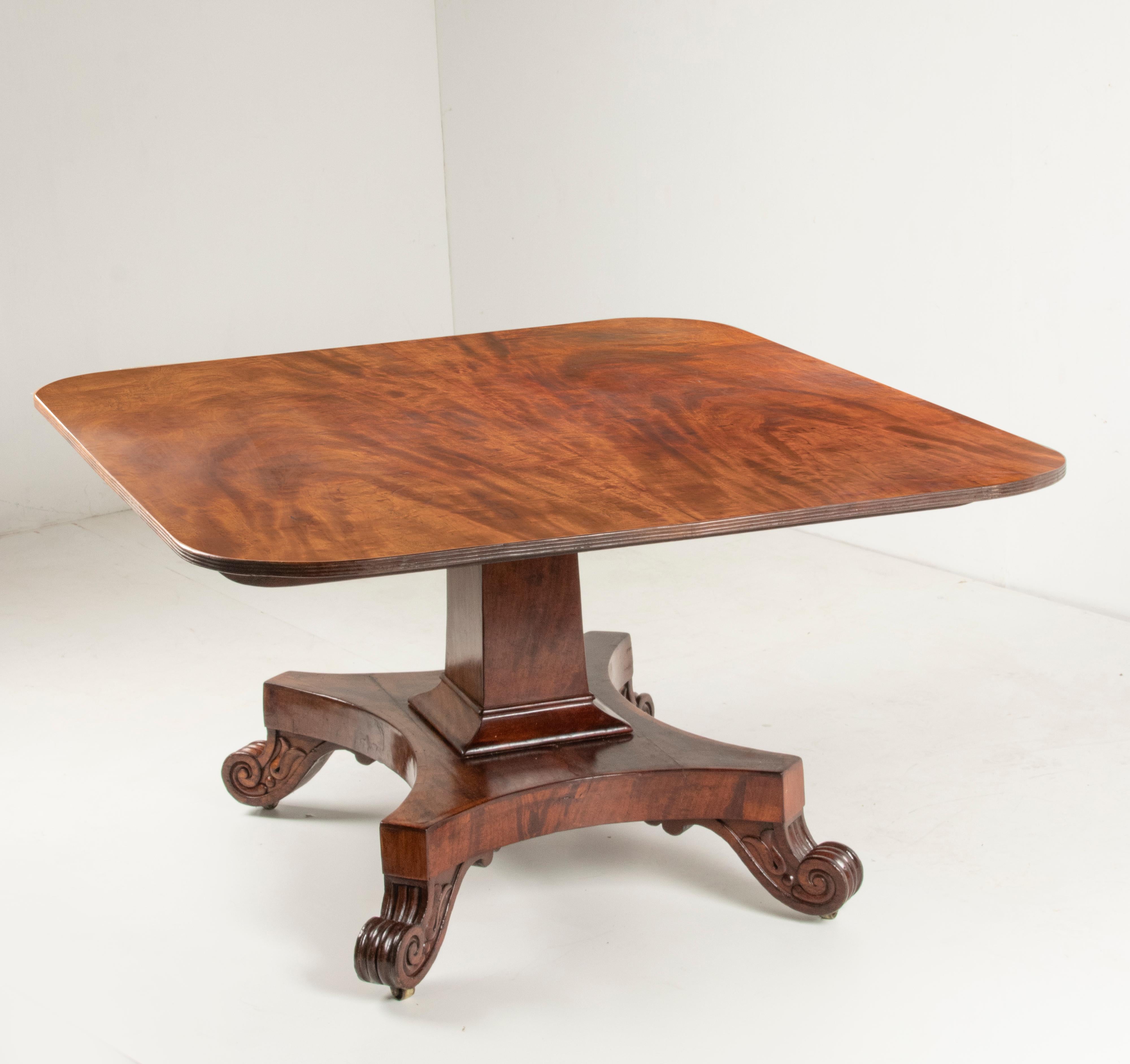 English Late 19th Century Regency Mahogany Dining Table For Sale