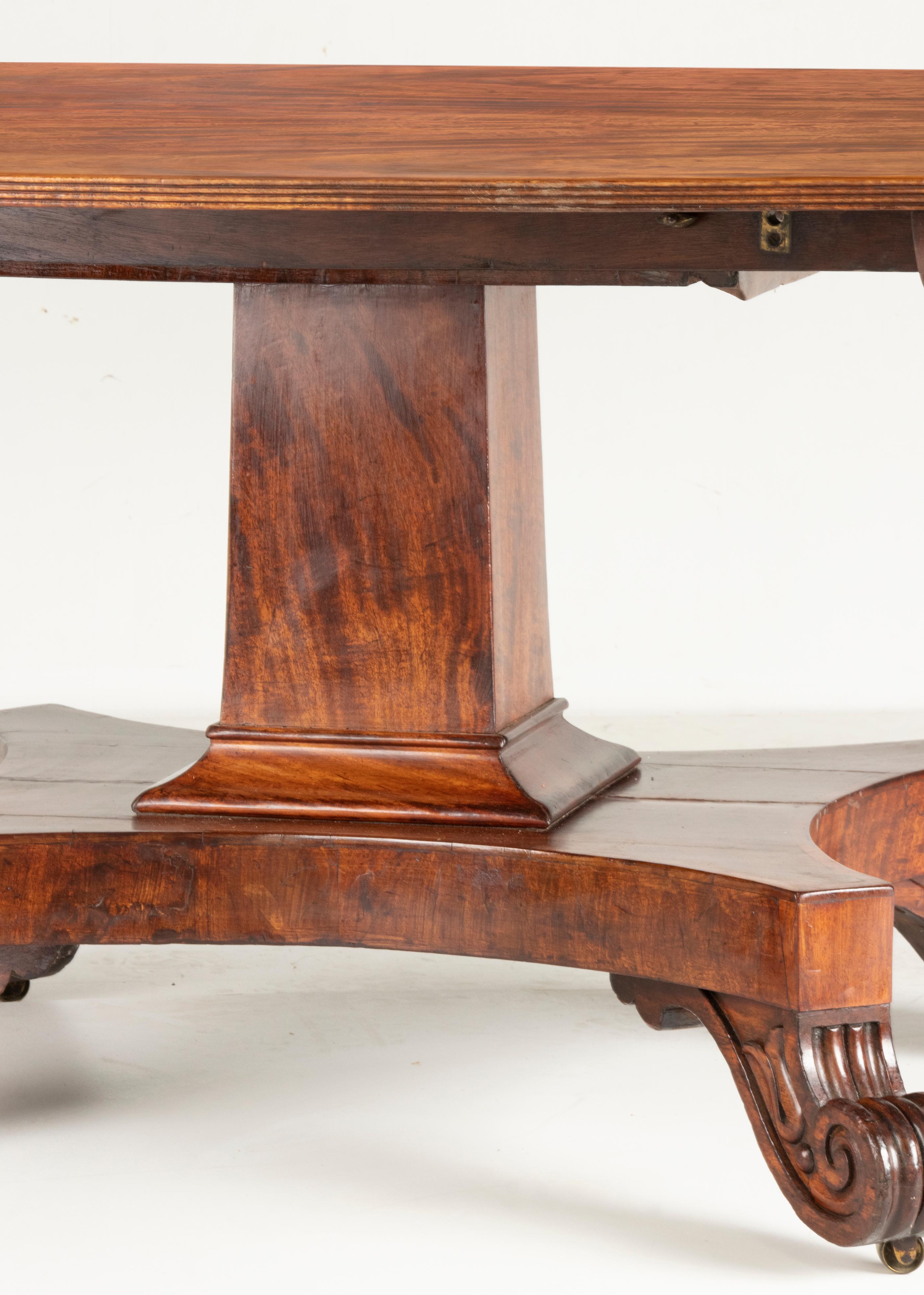 Hand-Crafted Late 19th Century Regency Mahogany Dining Table For Sale