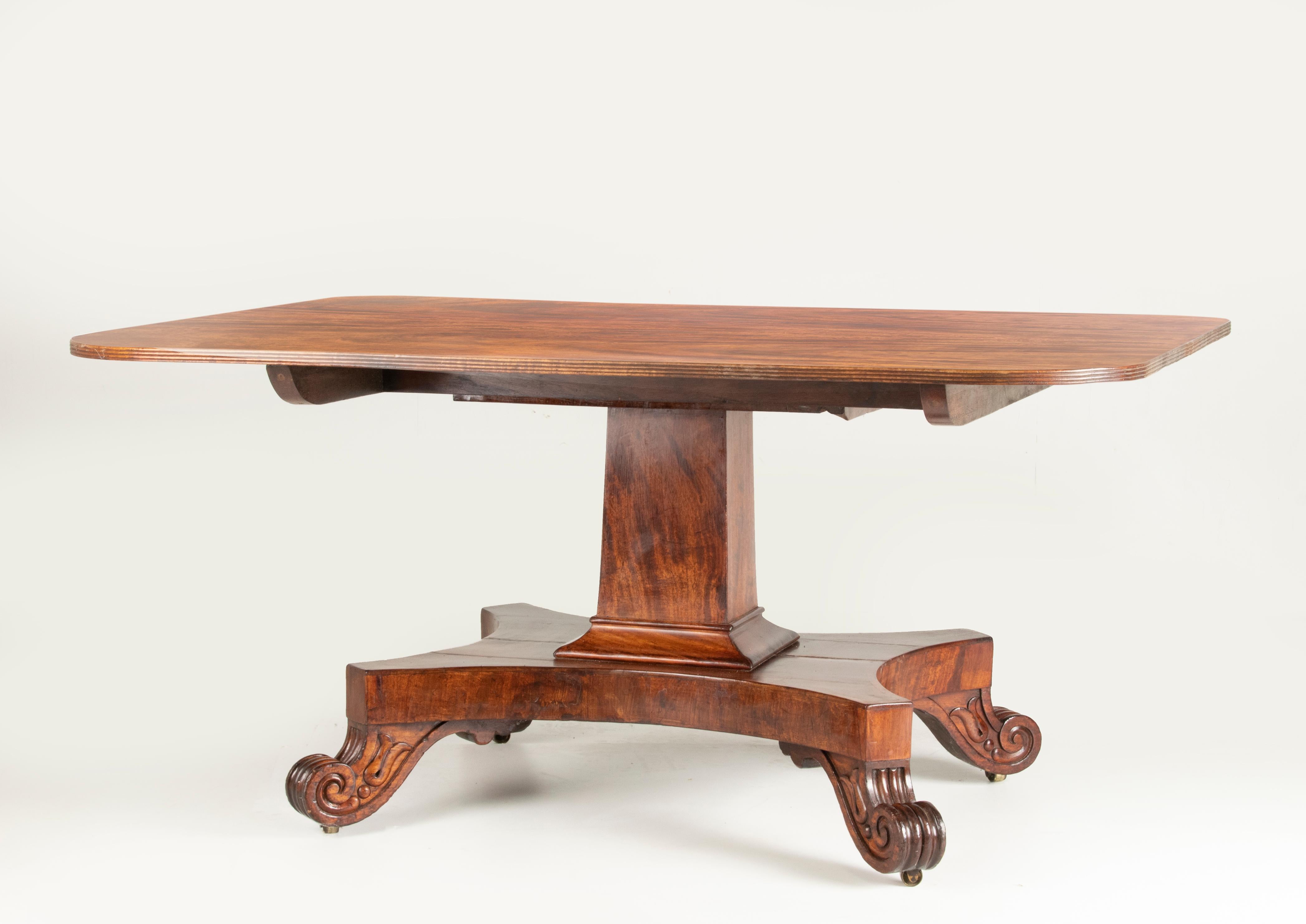 Late 19th Century Regency Mahogany Dining Table In Good Condition For Sale In Casteren, Noord-Brabant