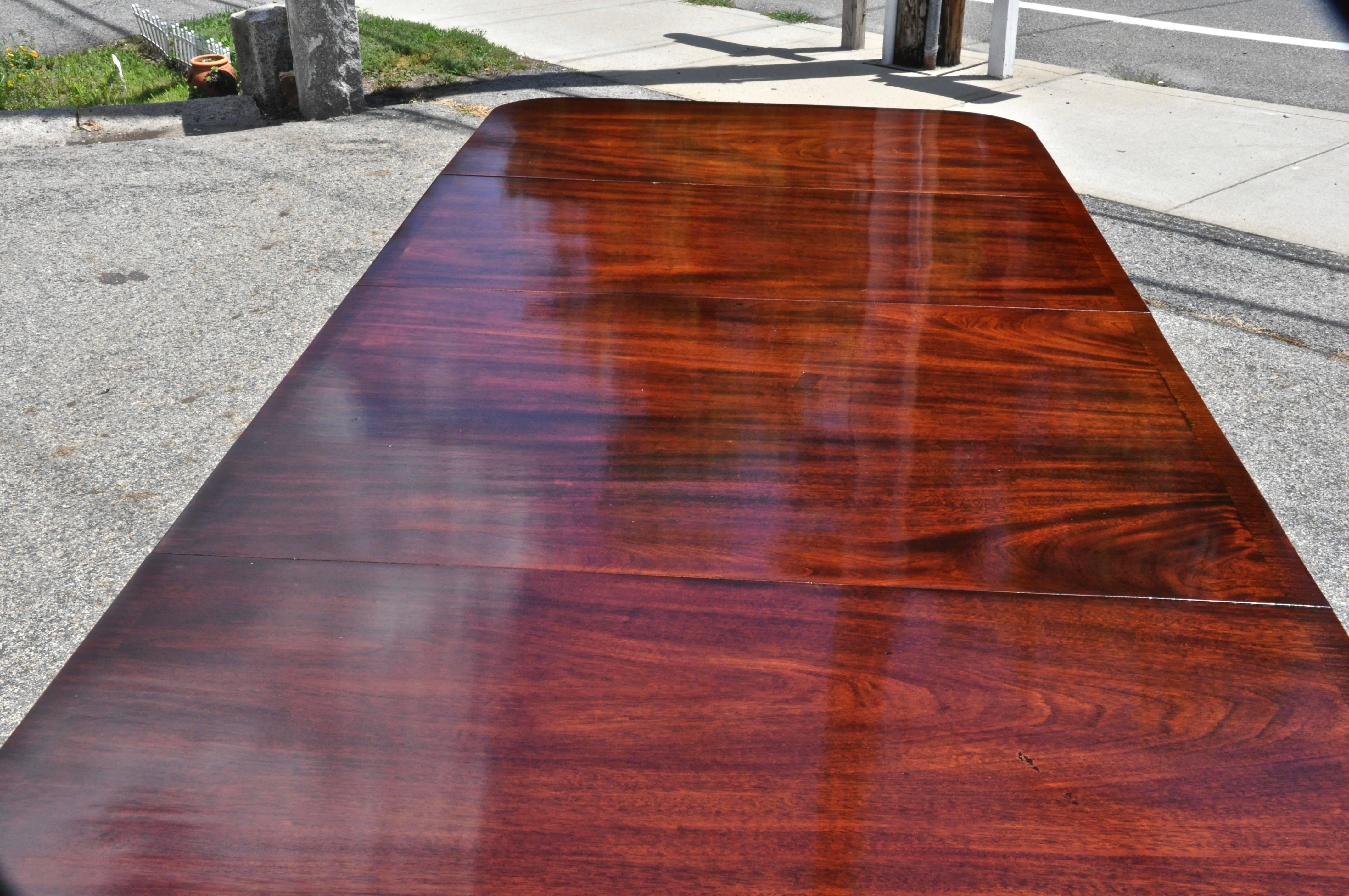 Late 19th Century Regency Style Three Pedestal Dining Table with Banding In Good Condition In Essex, MA