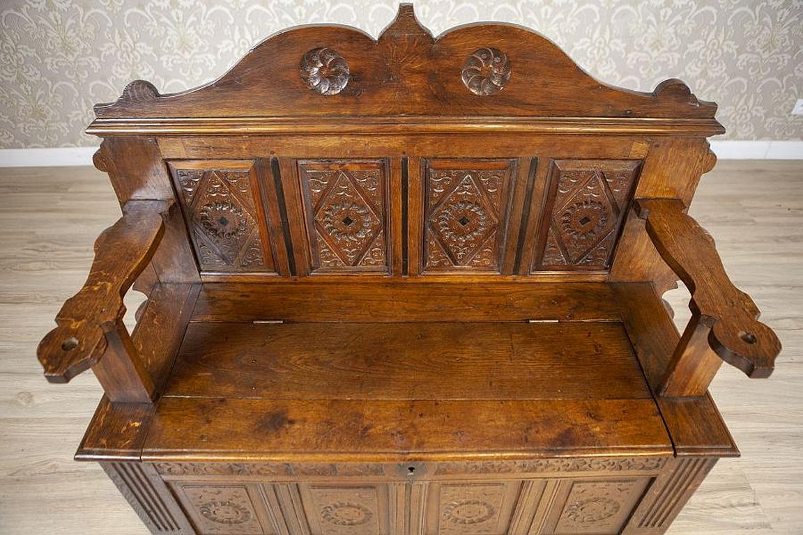 Late-19th Century Renaissance Revival Oak Bench With Storage Compartment For Sale 1