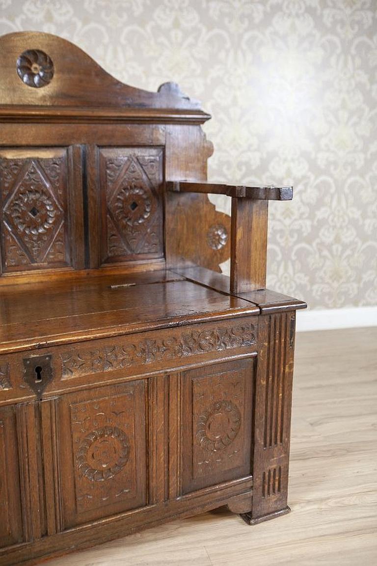 Late-19th Century Renaissance Revival Oak Bench With Storage Compartment For Sale 3