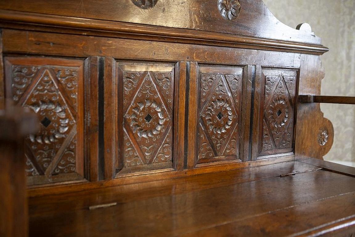 Late-19th Century Renaissance Revival Oak Bench With Storage Compartment For Sale 4