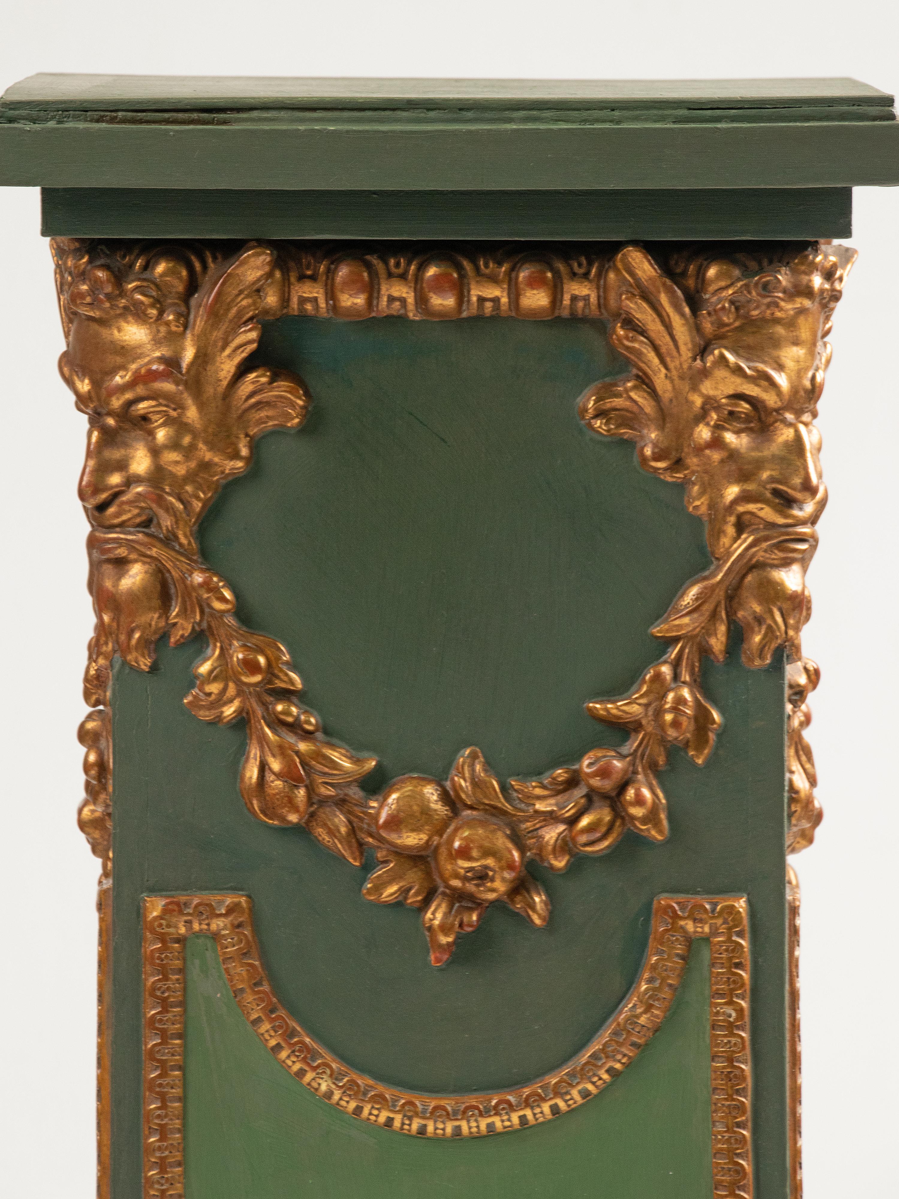 Late 19th Century Renaissance Style Pedestal / Vase stand For Sale 7