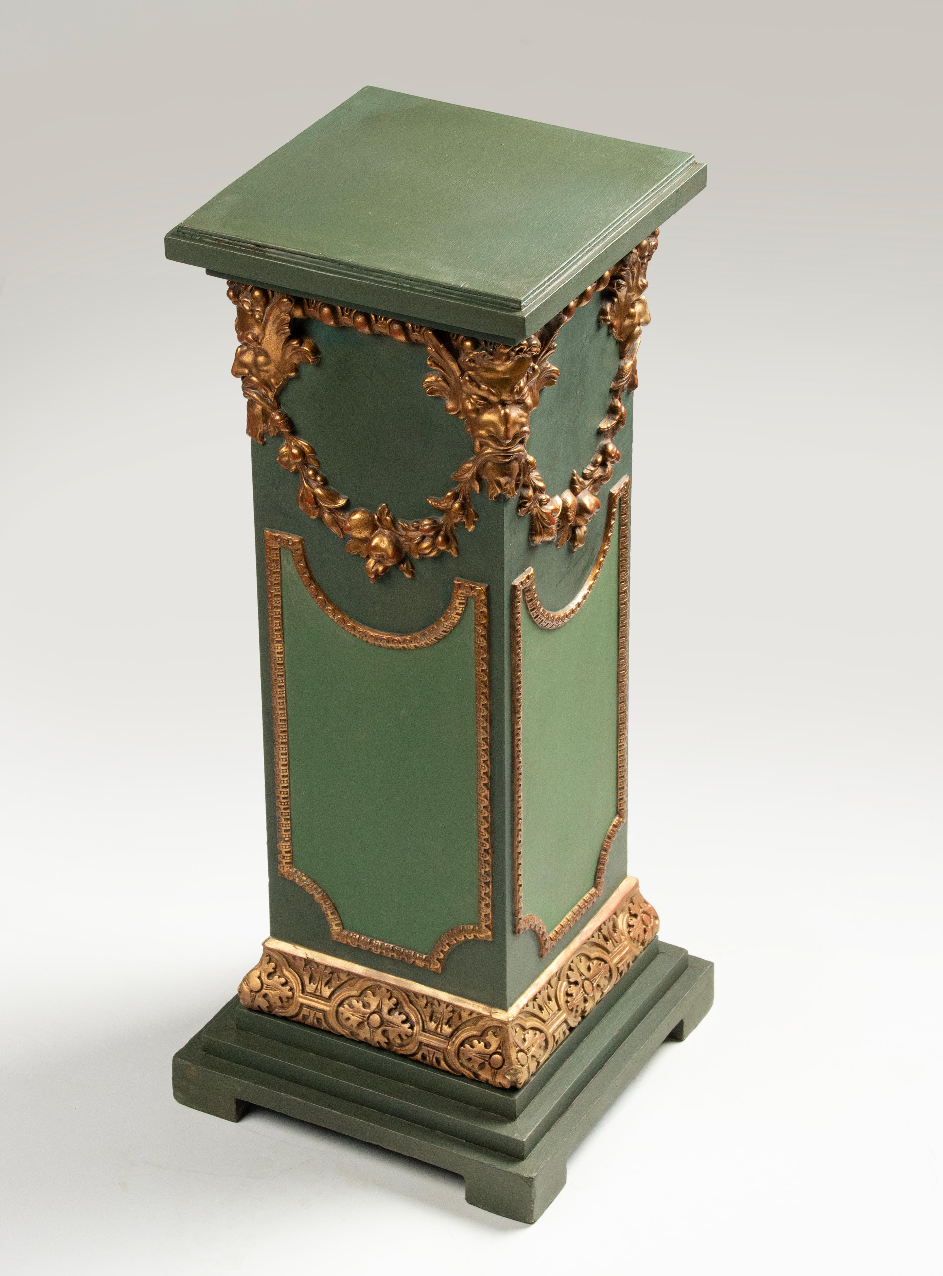 Late 19th Century Renaissance Style Pedestal / Vase stand For Sale 9