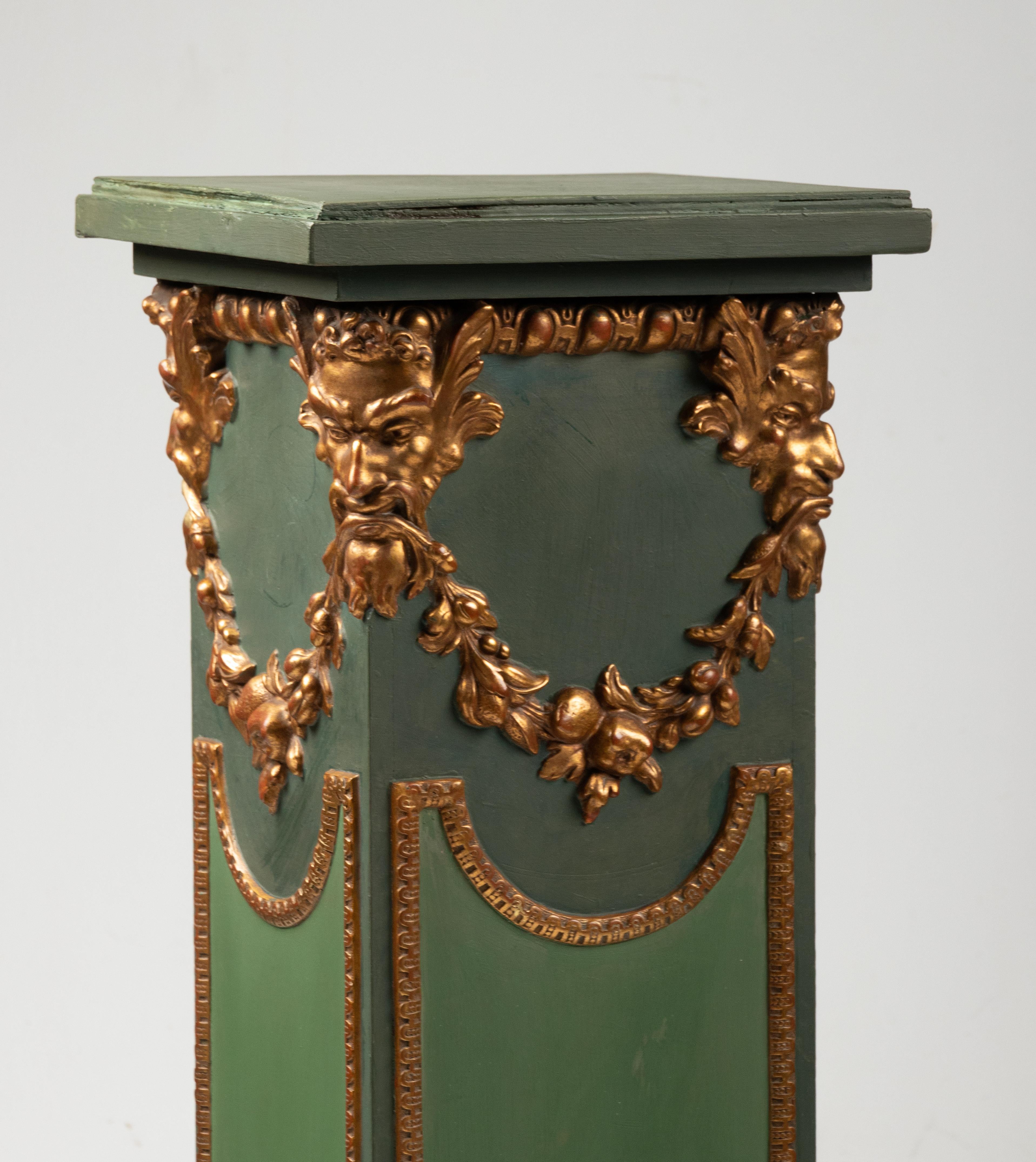 Français Fin du 19e siècle, piédestal / porte-vase de style Renaissance en vente