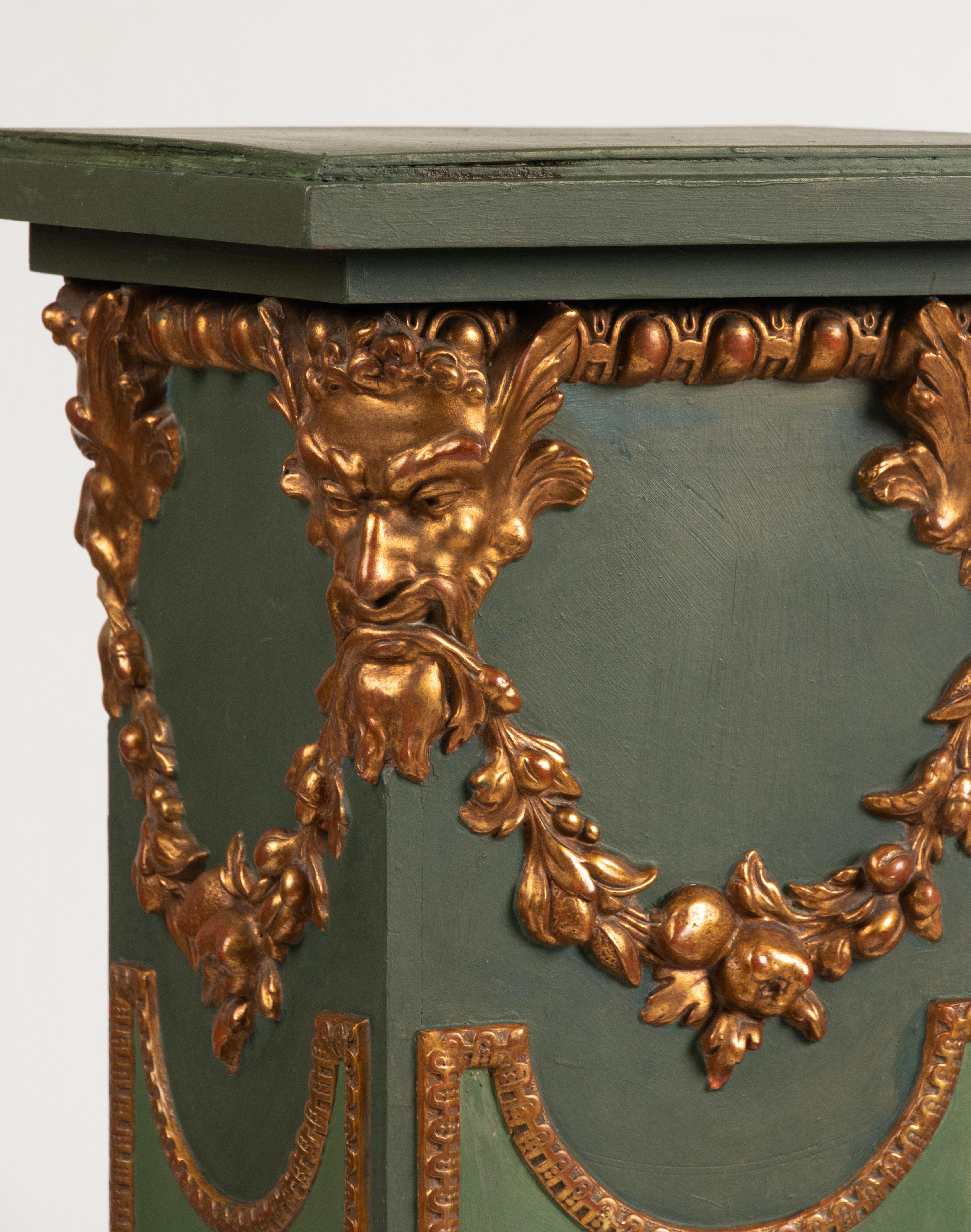Fin du XIXe siècle Fin du 19e siècle, piédestal / porte-vase de style Renaissance en vente
