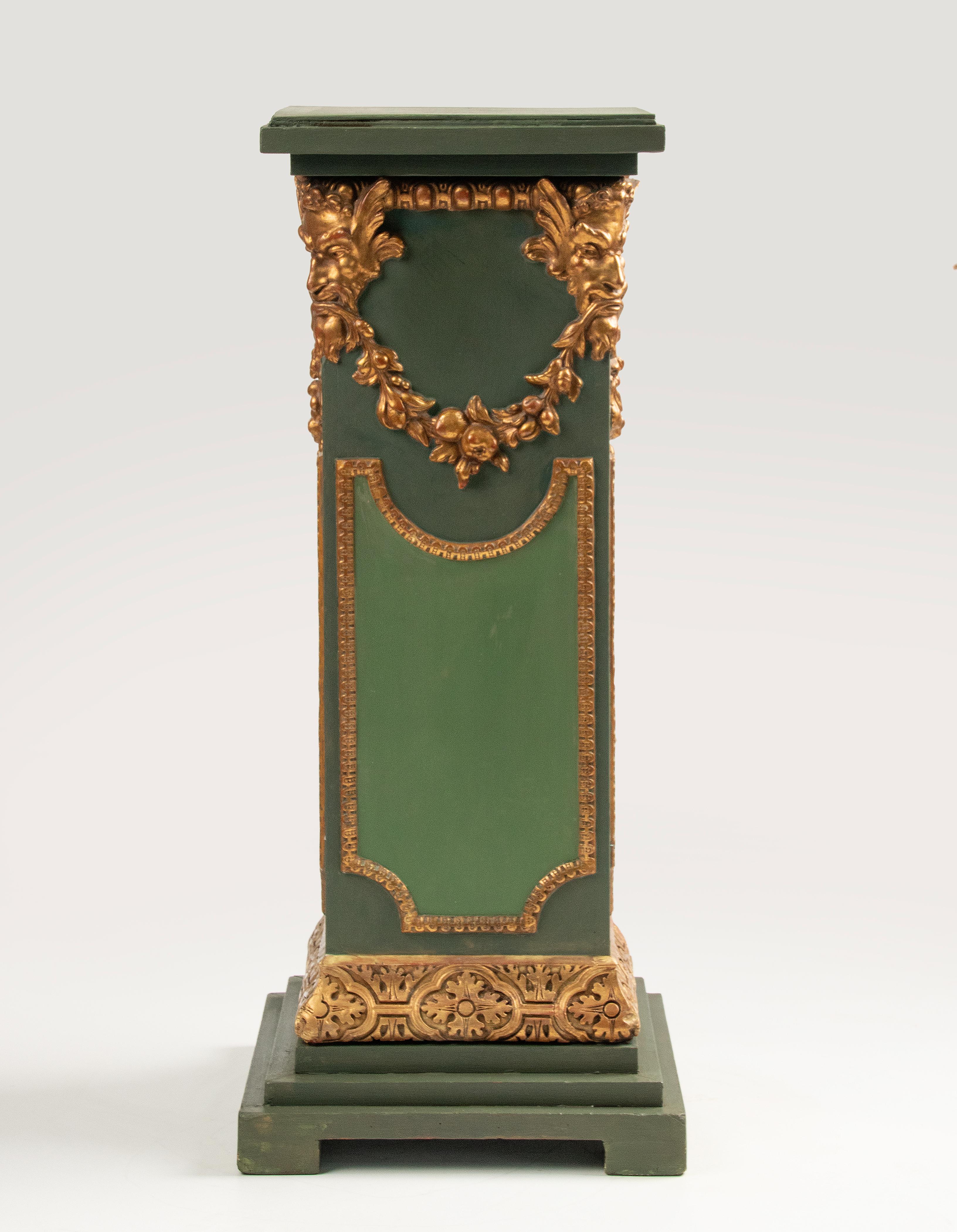 Bois Fin du 19e siècle, piédestal / porte-vase de style Renaissance en vente