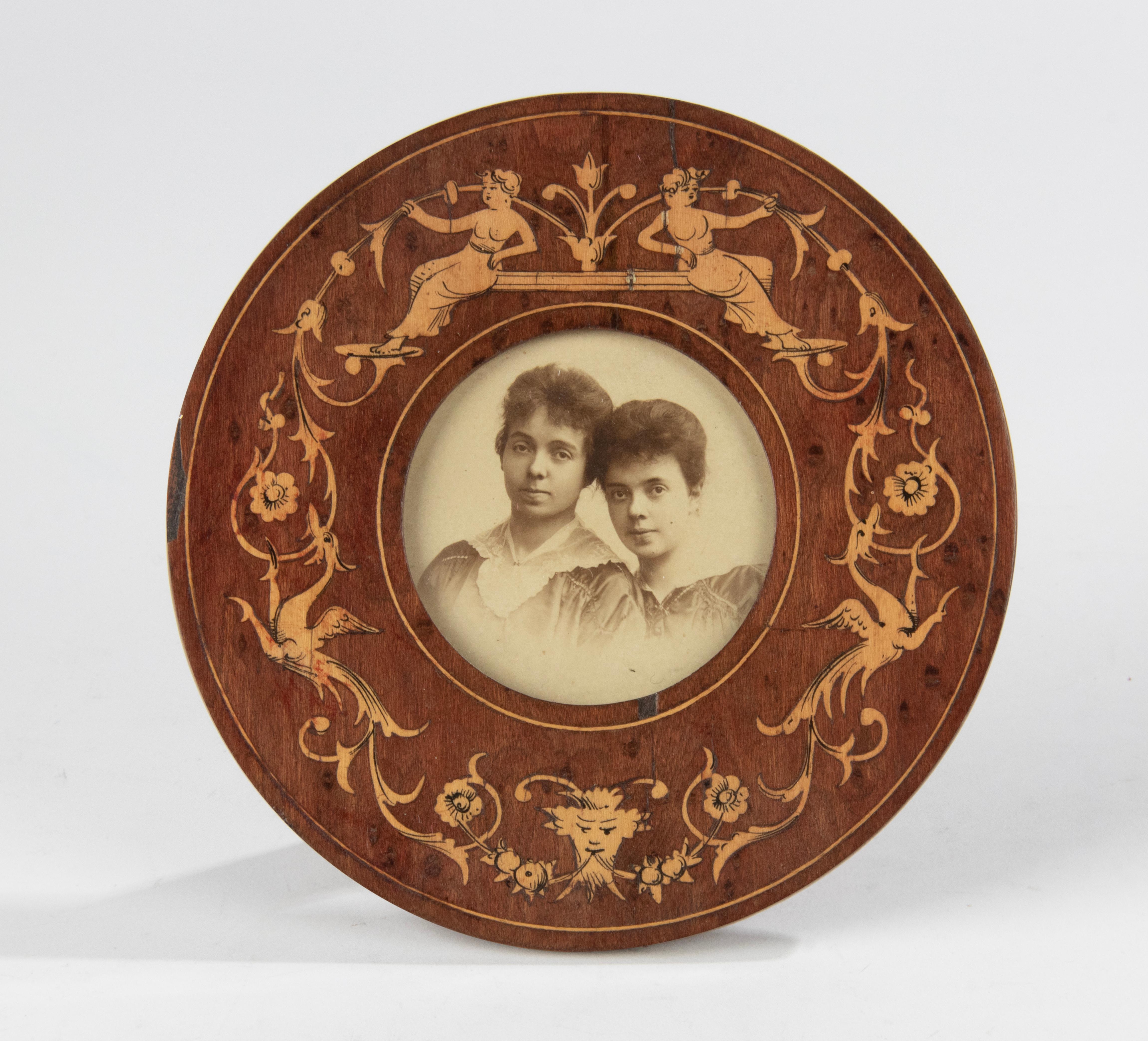 Renaissance Revival Late 19th Century Renaissance Style Round Wood Marquetry Picture Frame