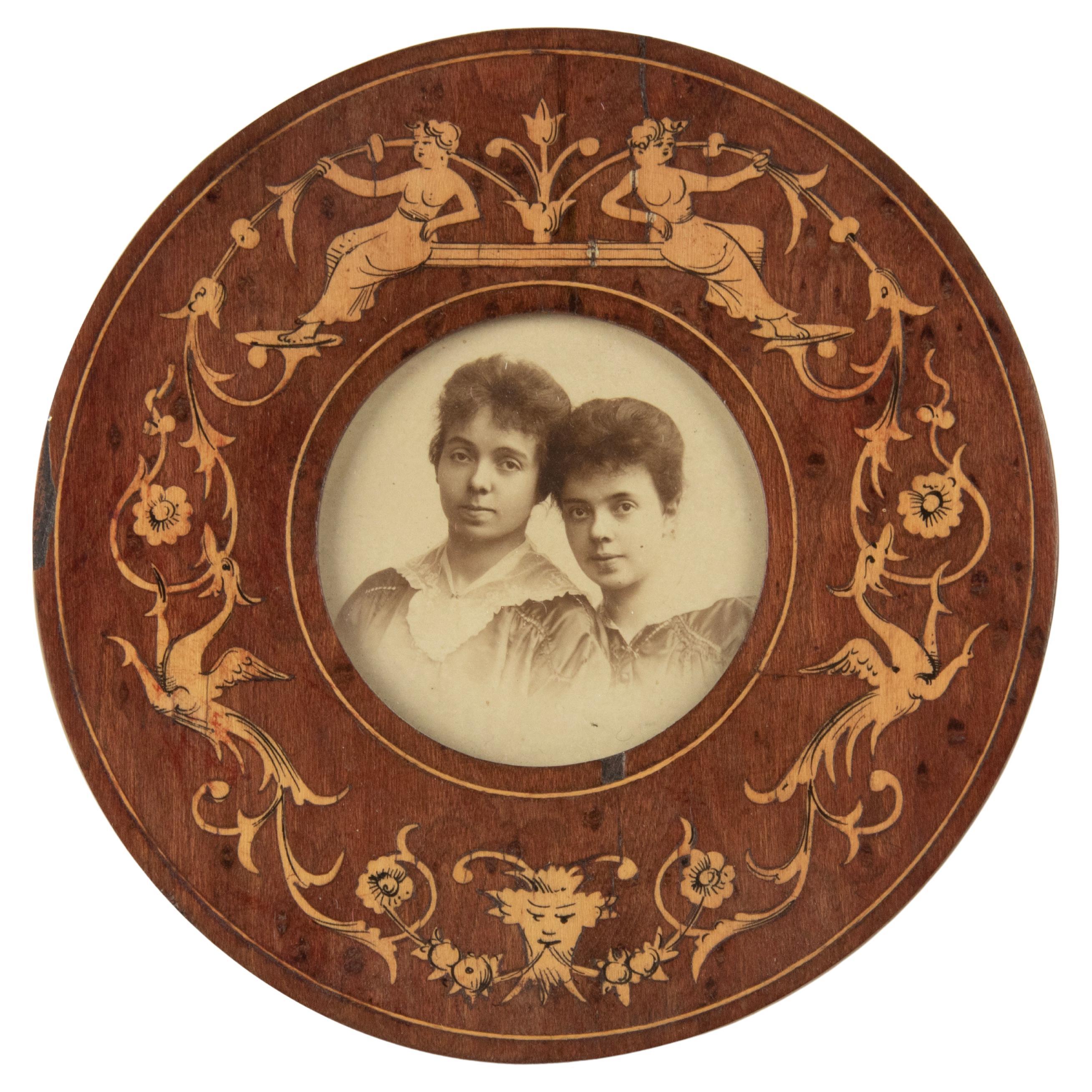 Late 19th Century Renaissance Style Round Wood Marquetry Picture Frame