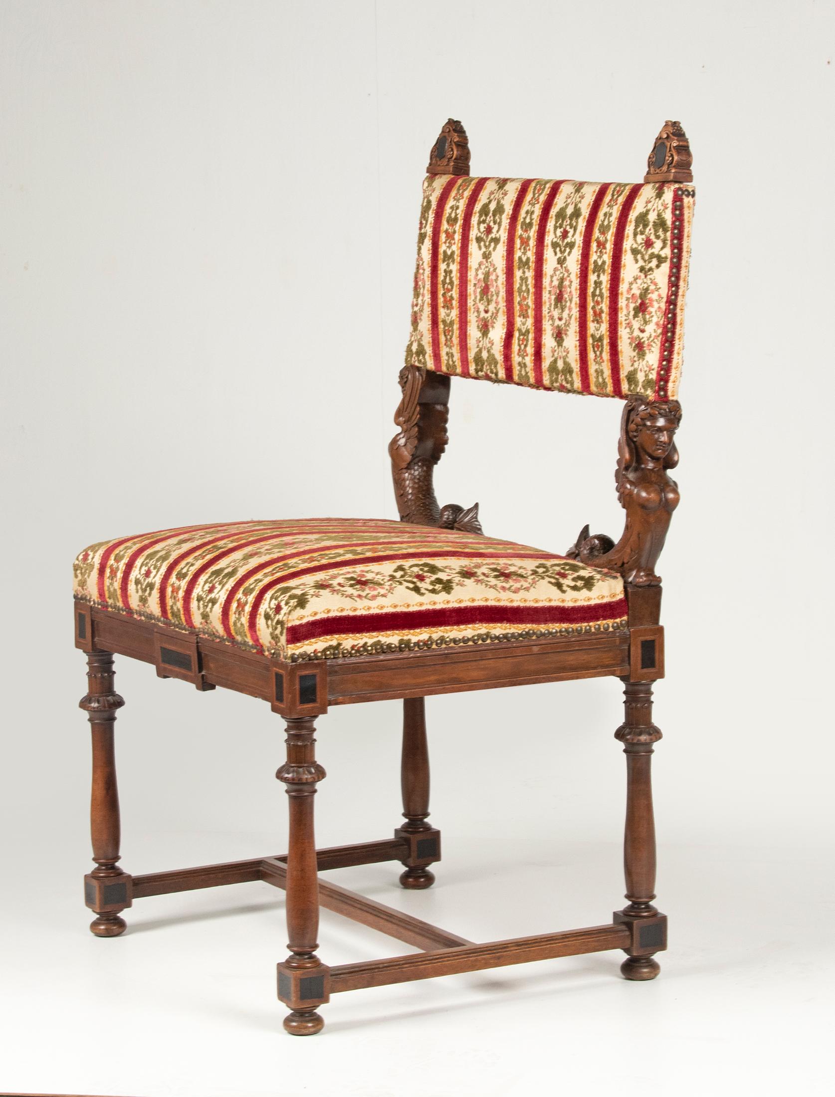 Chaise en noyer de la fin du XIXe siècle de la Renaissance avec sirènes en vente 10