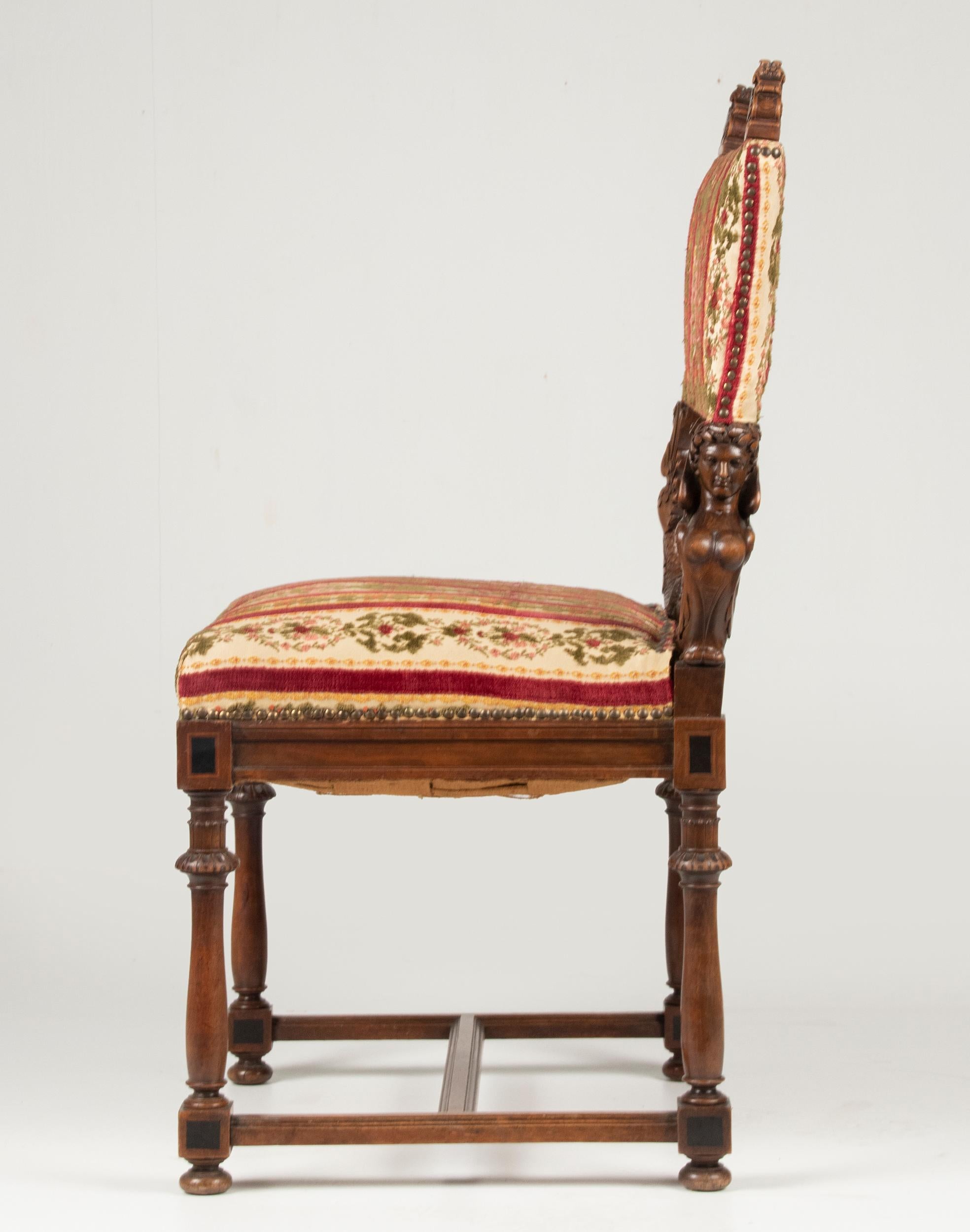 Chaise en noyer de la fin du XIXe siècle de la Renaissance avec sirènes en vente 2