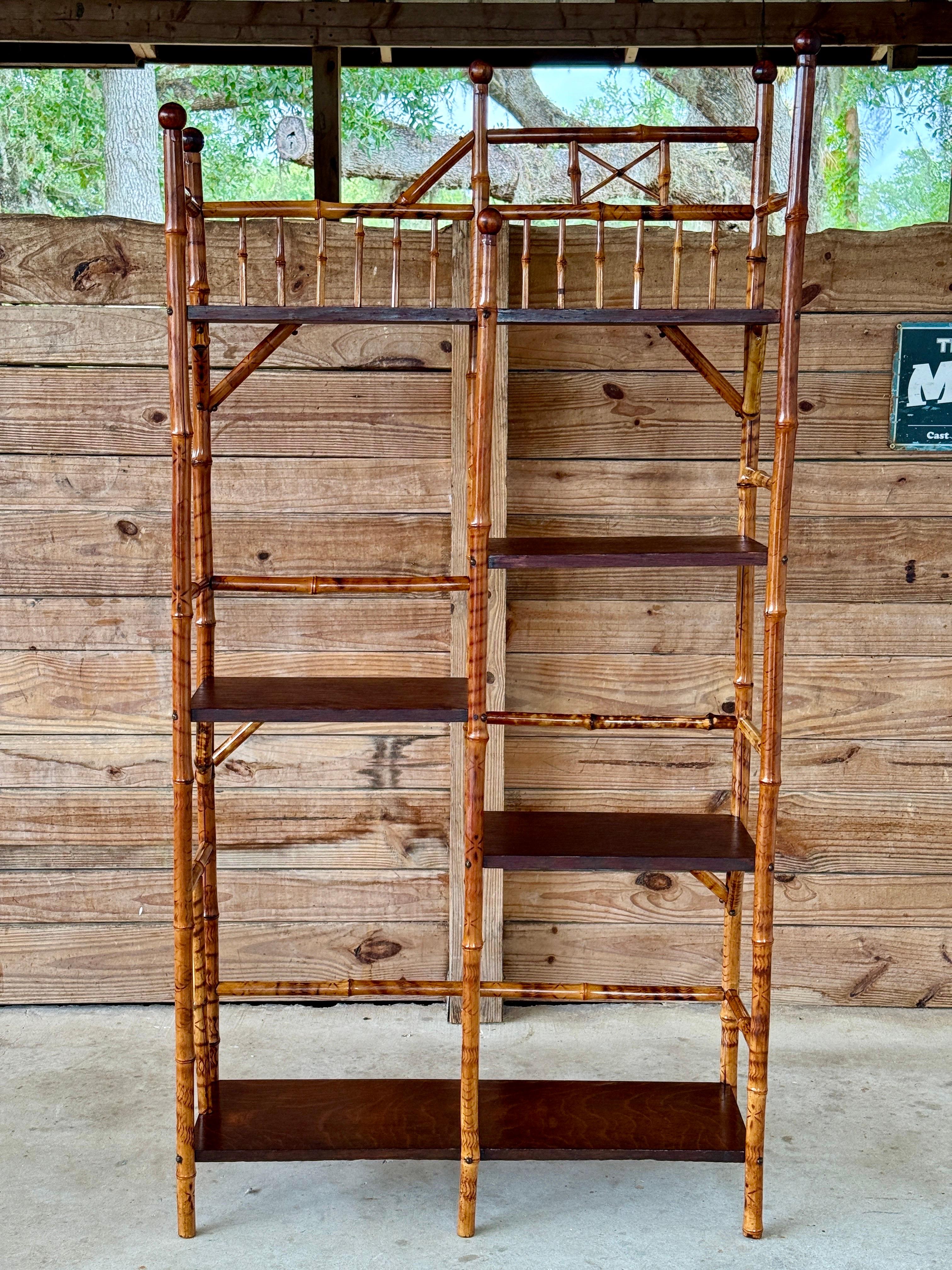 Étagère Victoriana del Movimiento Estético de finales del siglo XIX restaurada de bambú y madera en venta 5