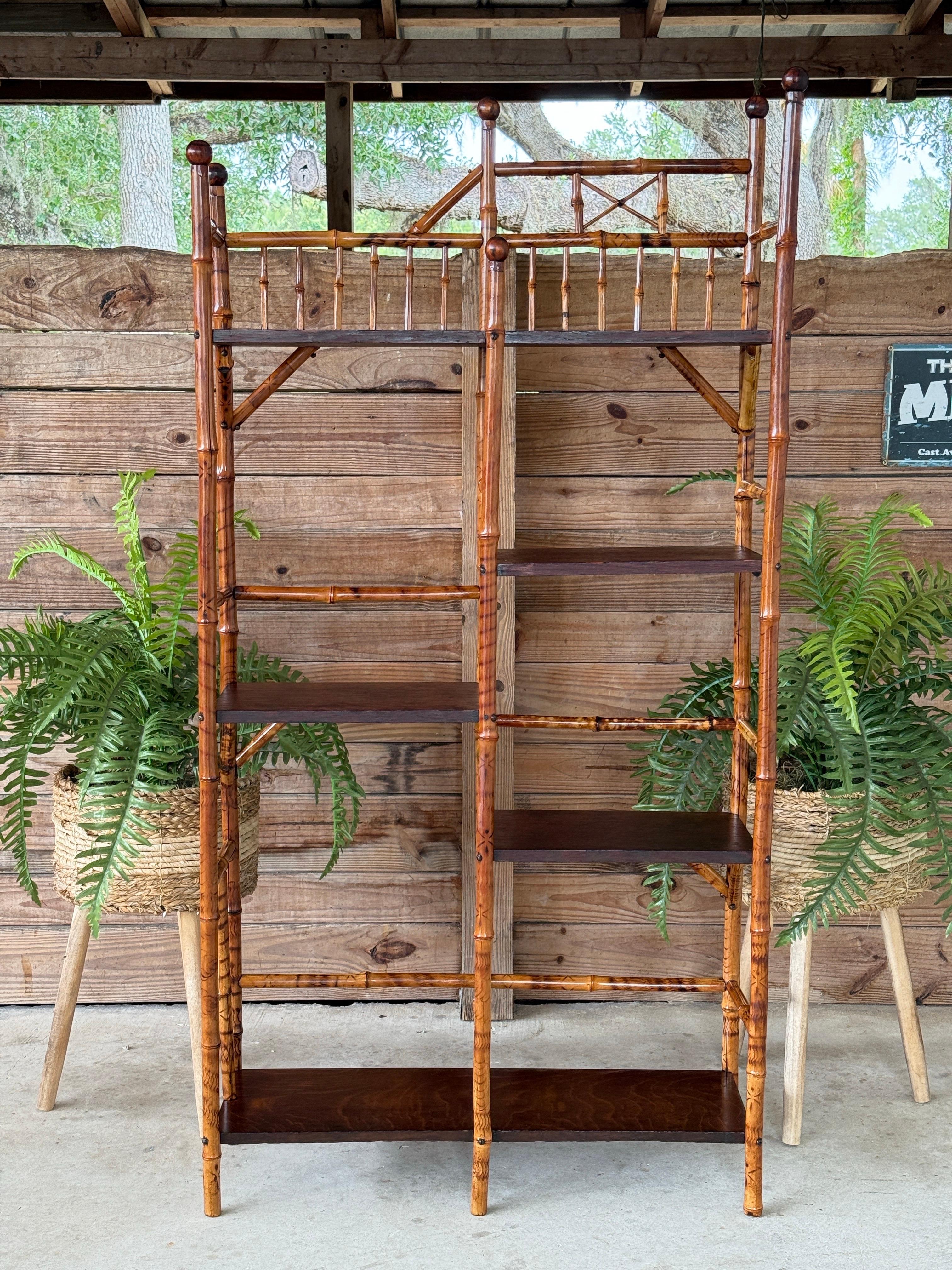 Étagère Victoriana del Movimiento Estético de finales del siglo XIX restaurada de bambú y madera en venta 6
