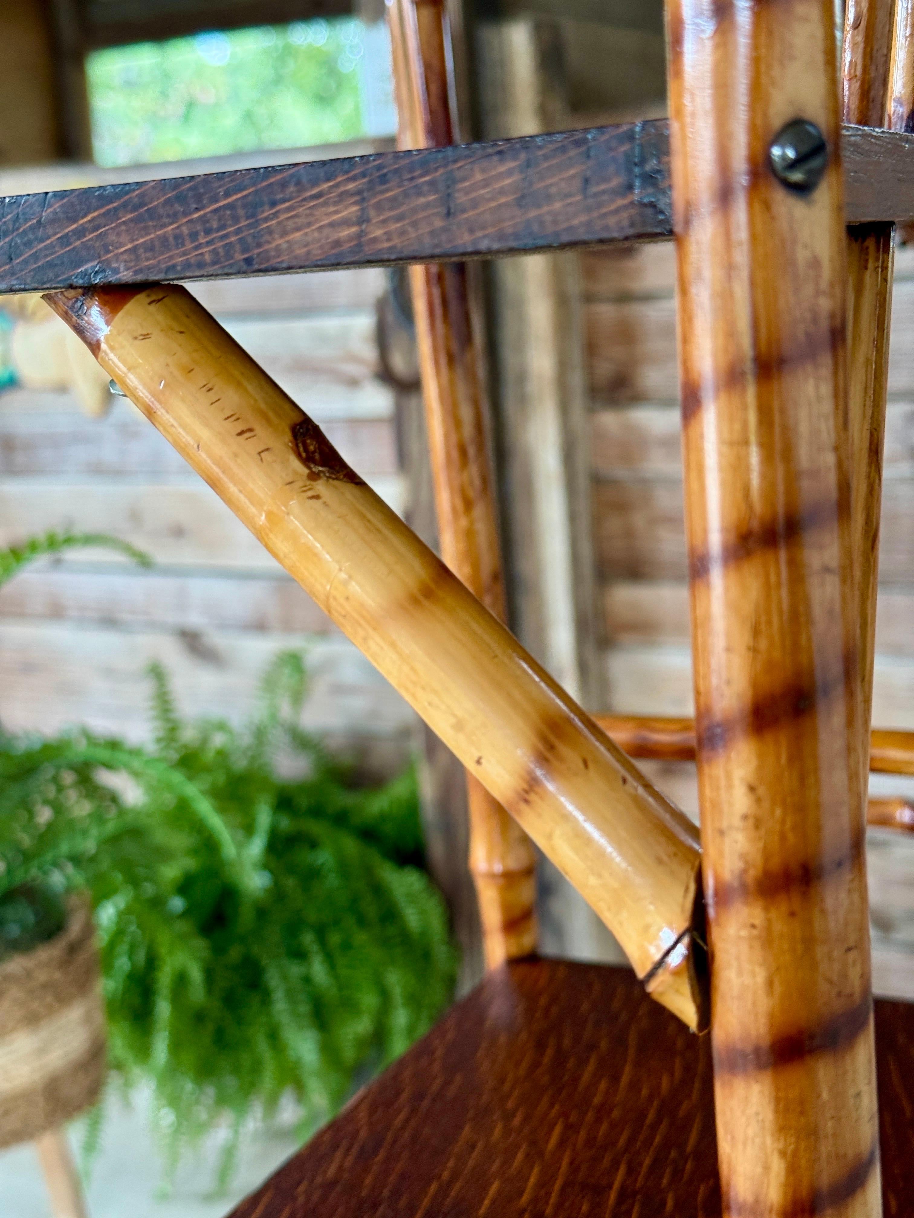 Étagère Victoriana del Movimiento Estético de finales del siglo XIX restaurada de bambú y madera en venta 1