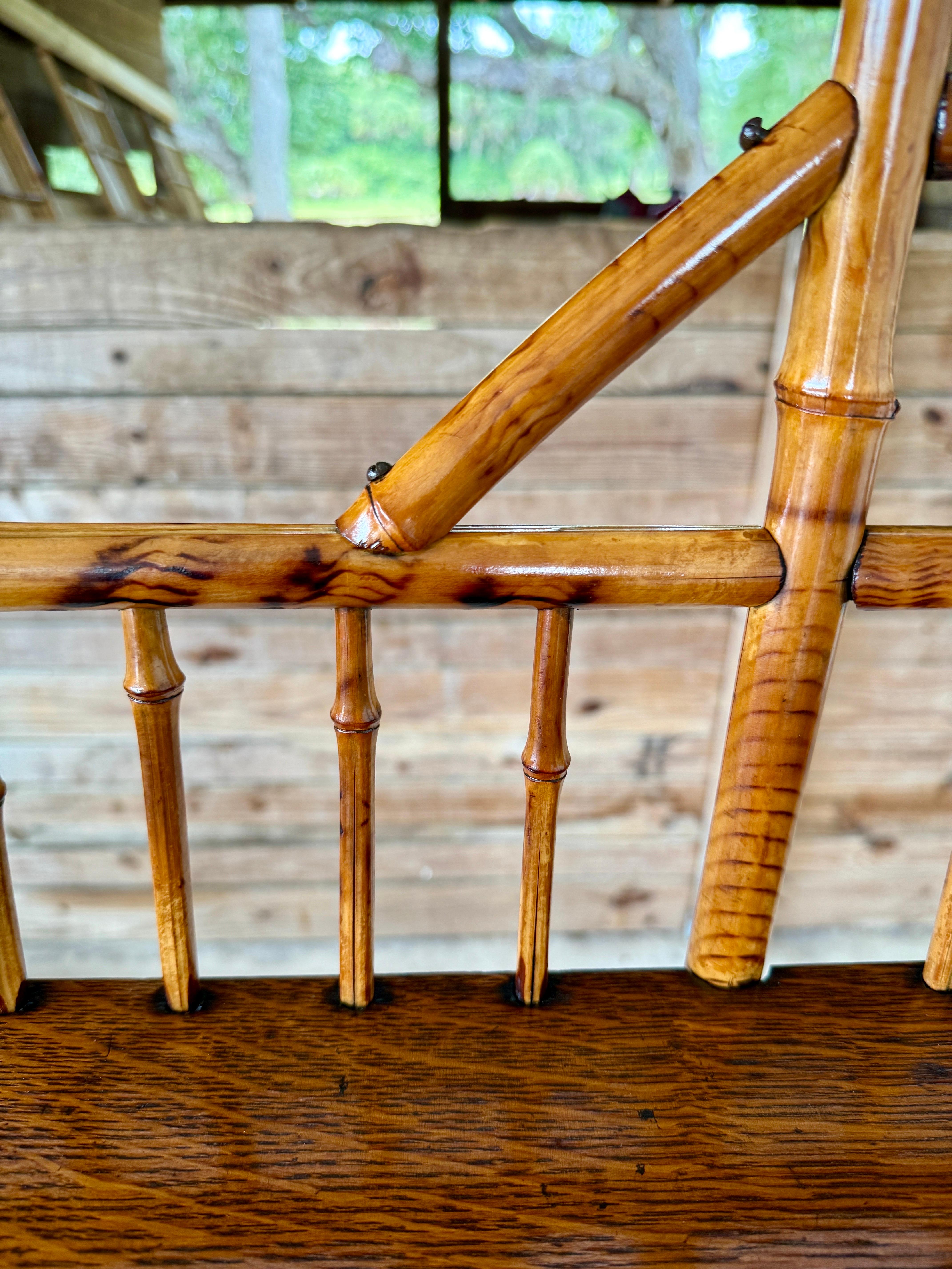 Étagère Victoriana del Movimiento Estético de finales del siglo XIX restaurada de bambú y madera en venta 2