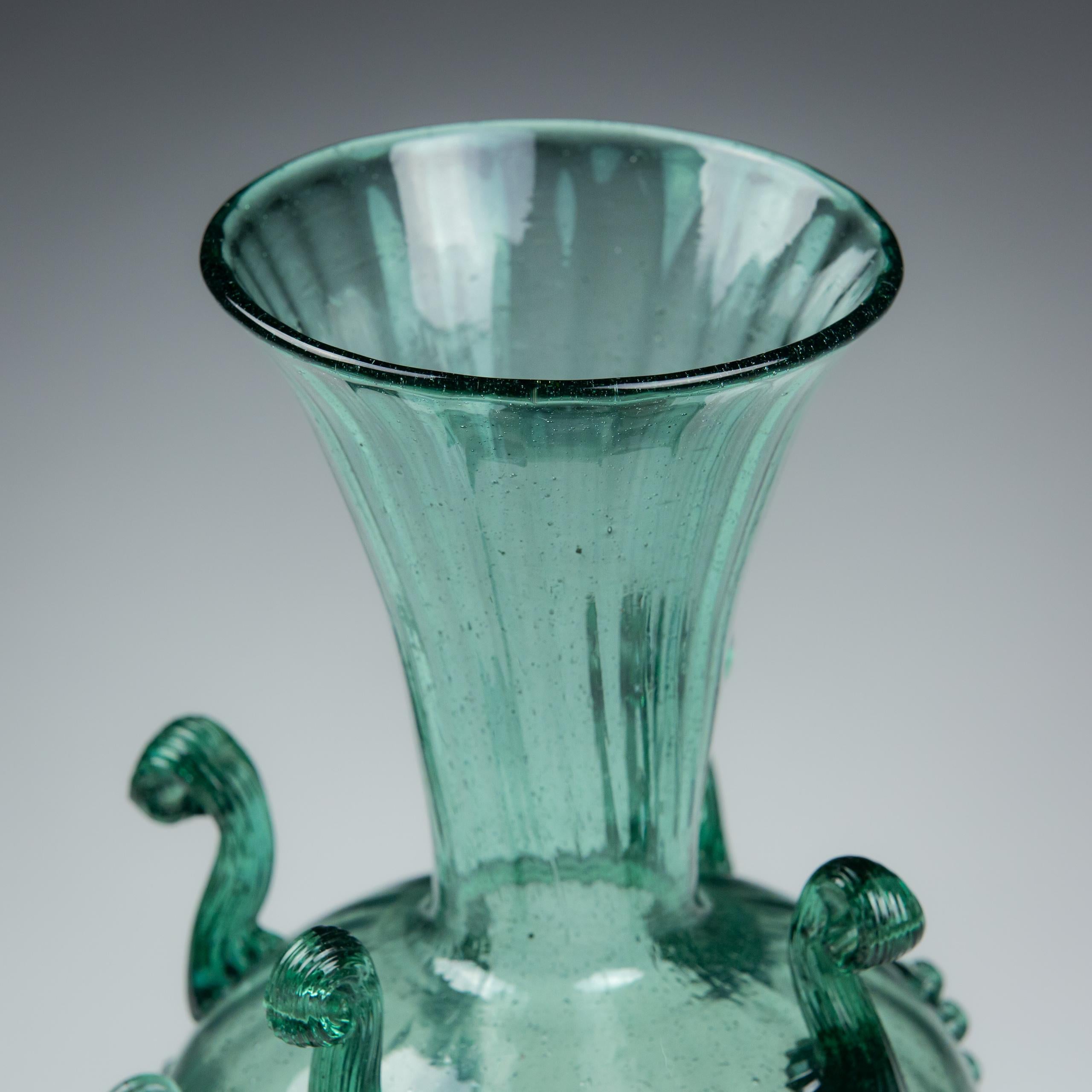 Vase en verre de style roman de la fin du 19e siècle en vente 2