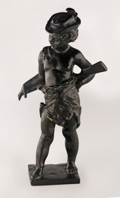 Romantische französische Bronzeskulptur eines Jägerjungen mit schwarzer Patina aus dem späten 19. Jahrhundert