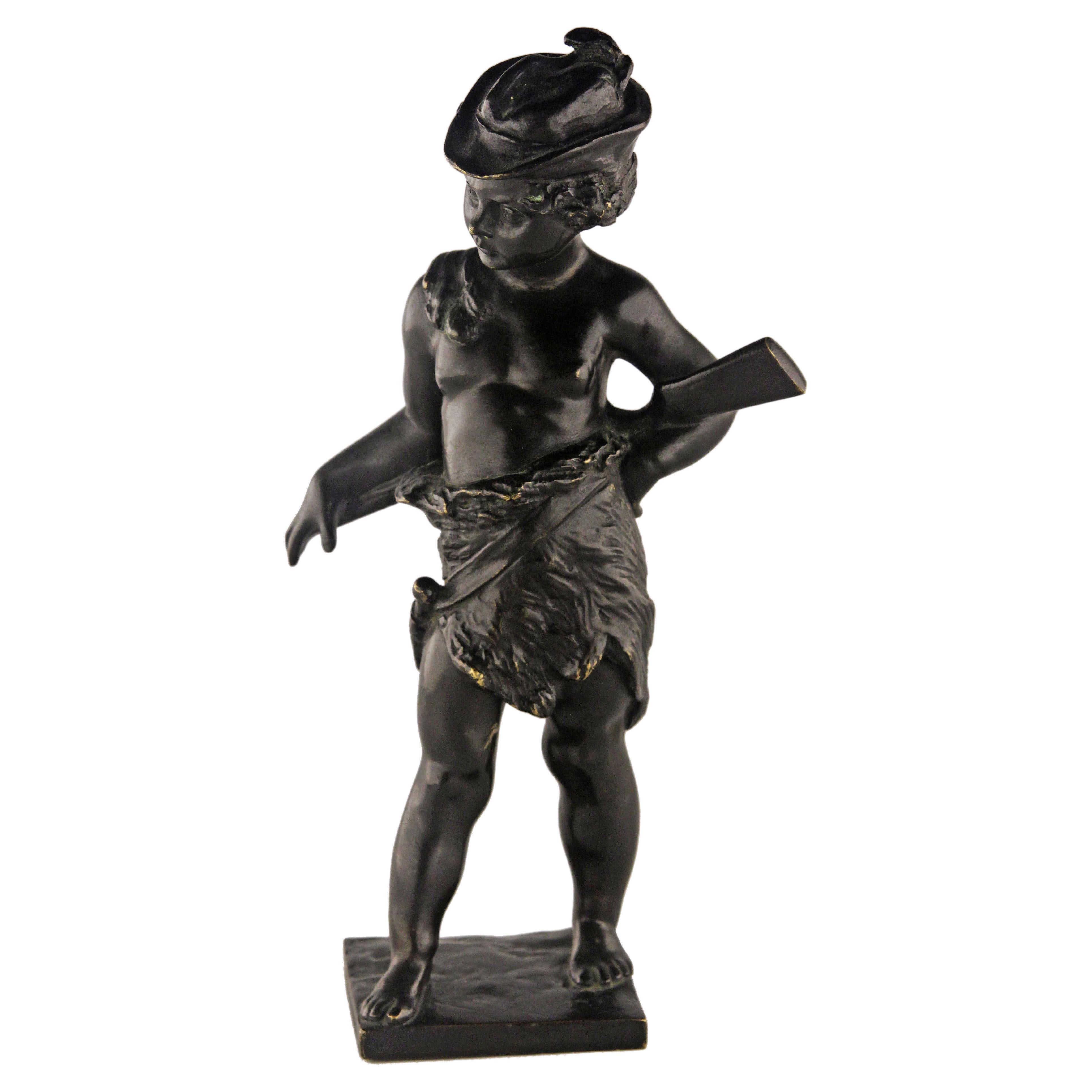 Romantische französische Bronzeskulptur eines Jägerjungen mit schwarzer Patina aus dem späten 19. Jahrhundert