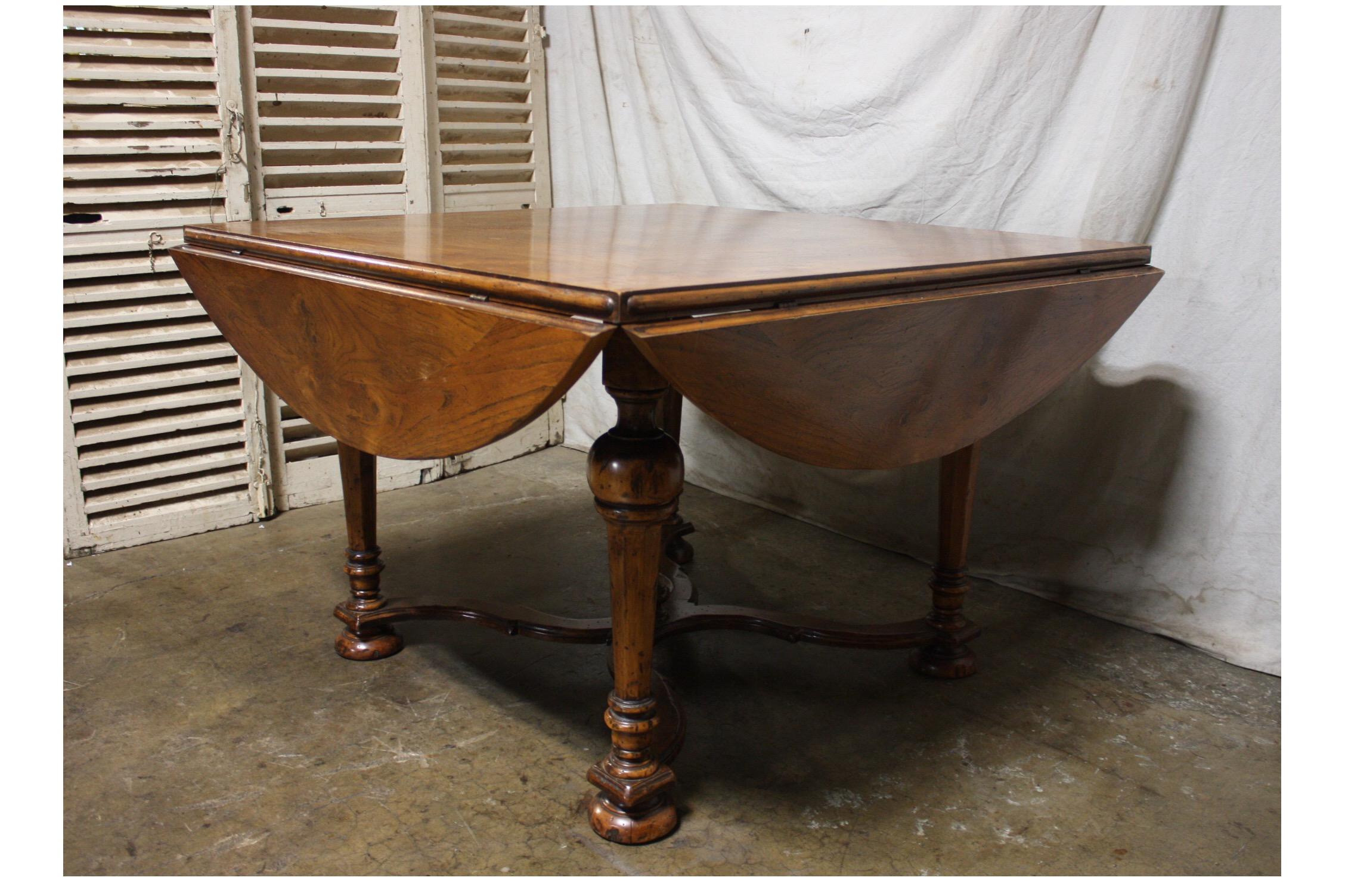 Late 19th Century Rond & Square Table 1